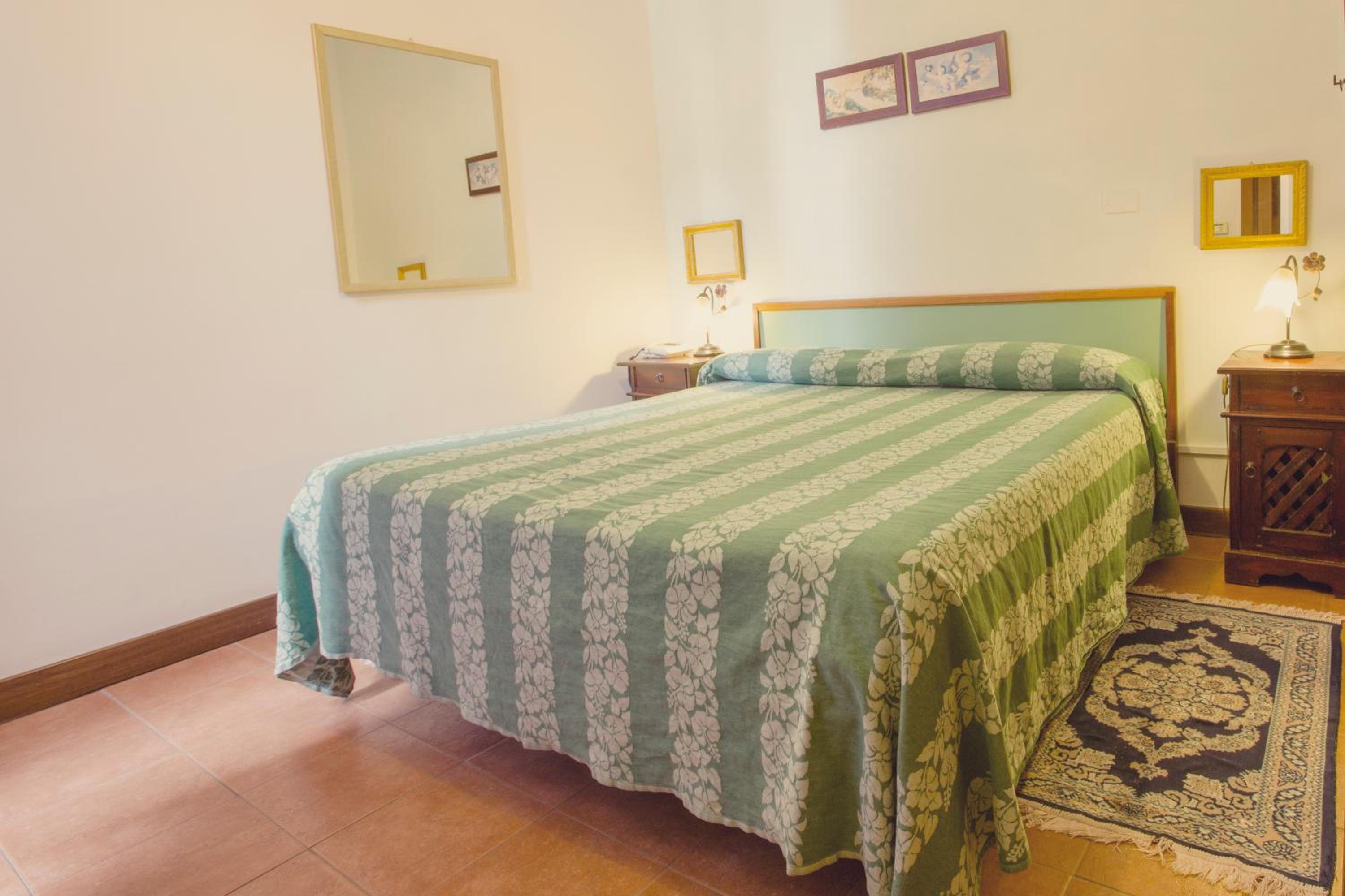 Double Room - Photo 5