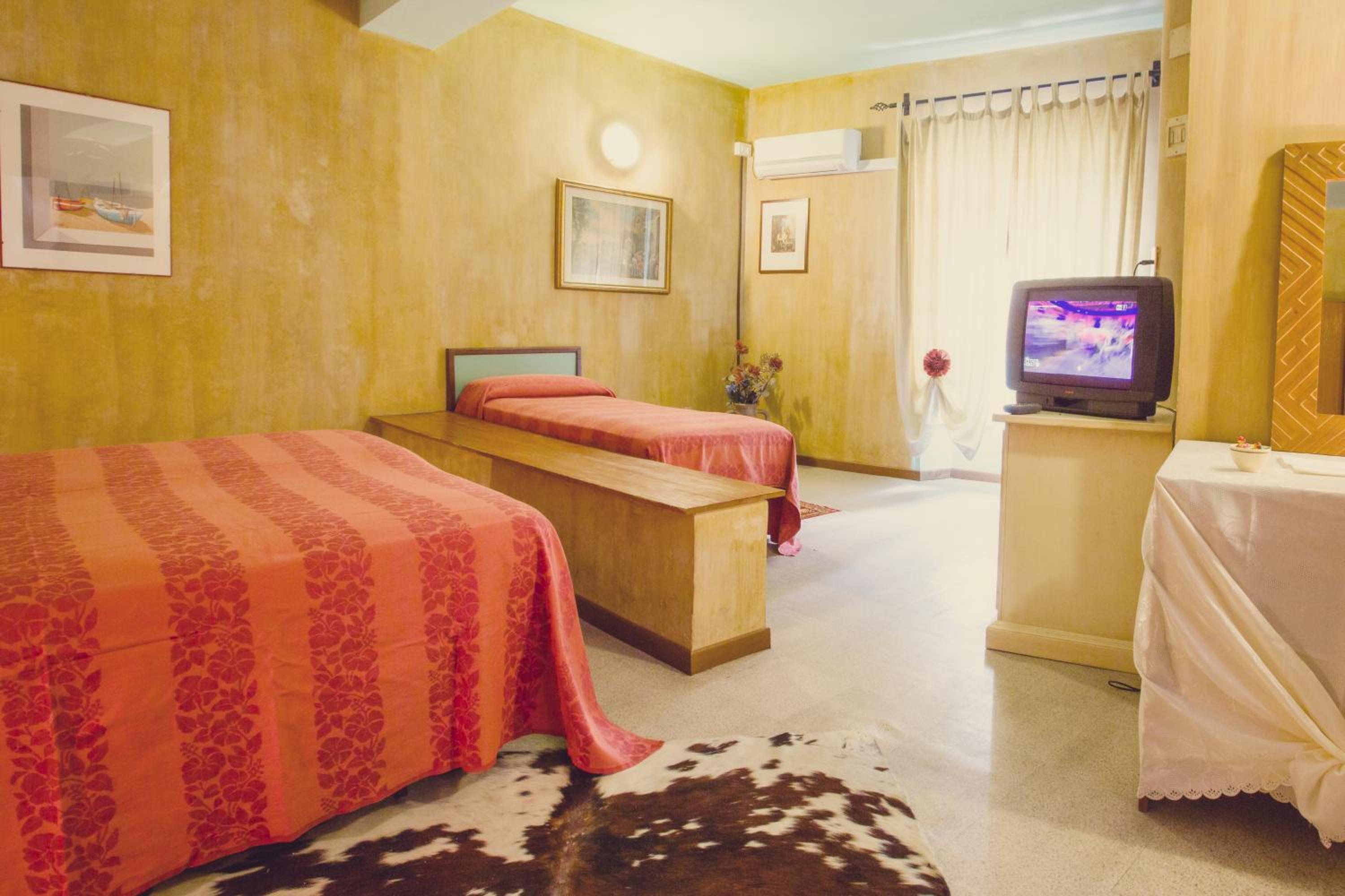 Standard Triple Room - Photo 2