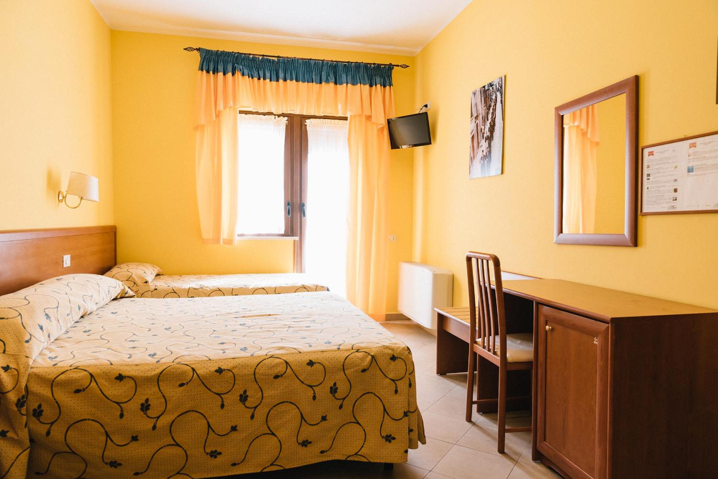 Standard Quadruple Room - Photo 18