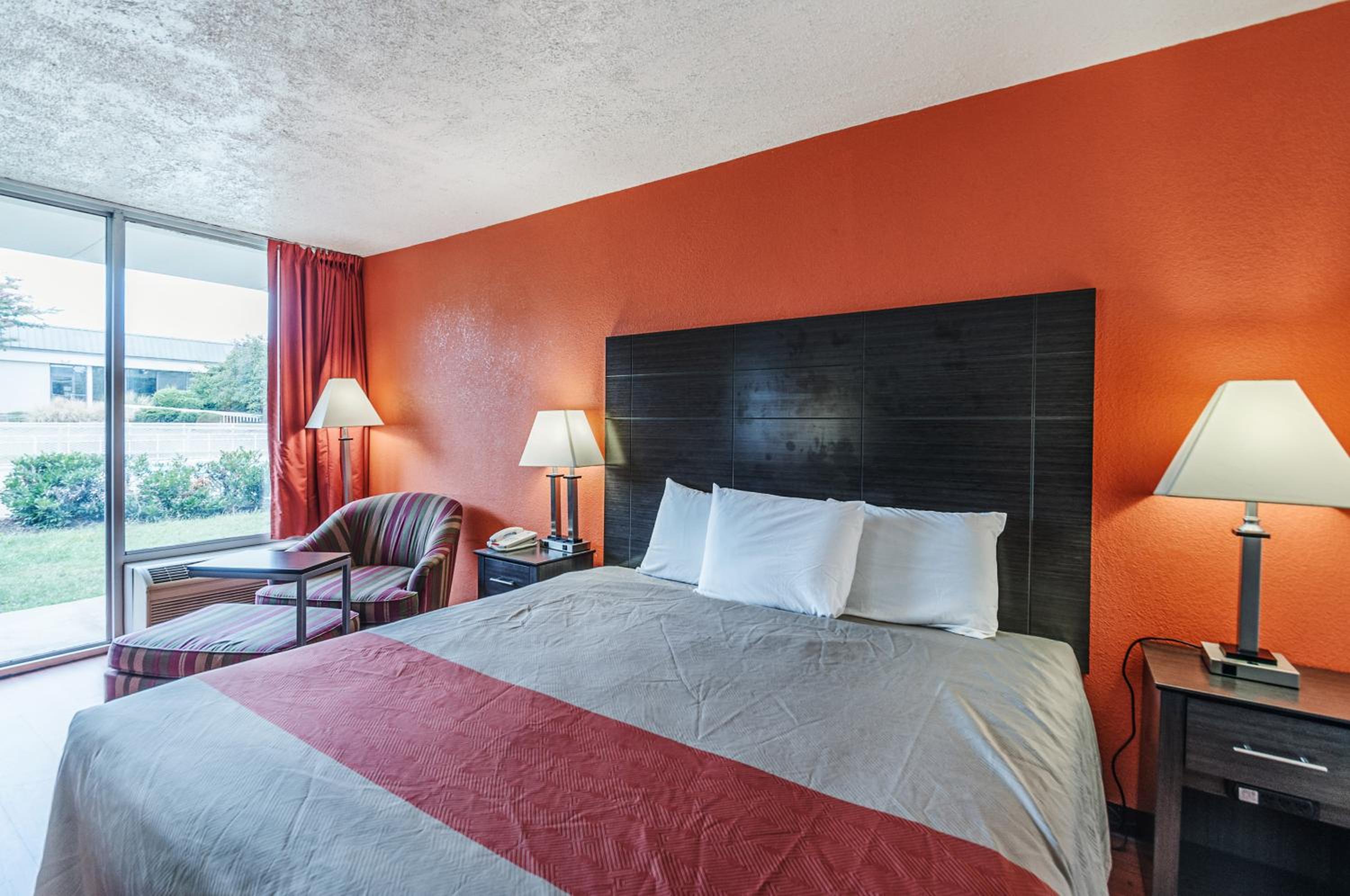 King Room with Roll-in Shower - Disability Access - Non-Smoking photo 1