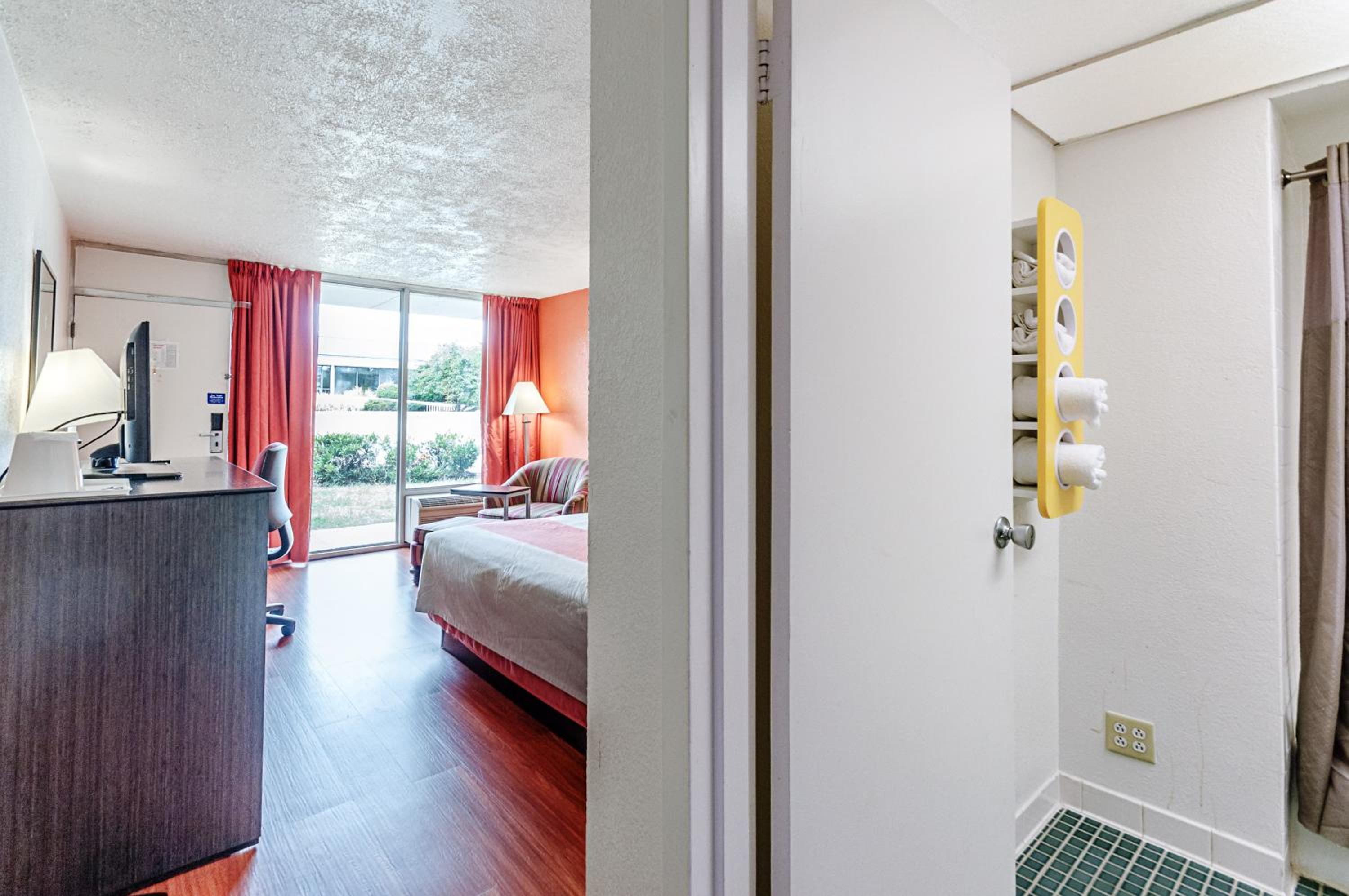 Quadruple Room - Smoking photo 2
