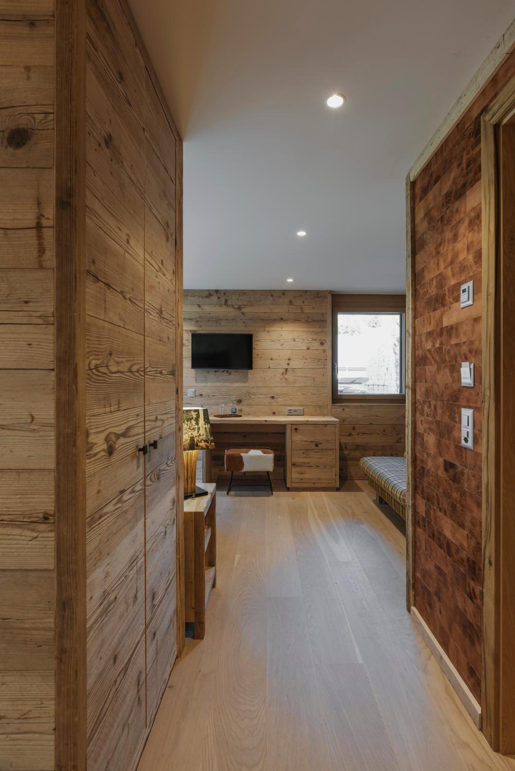 Superior King Room - Photo 3