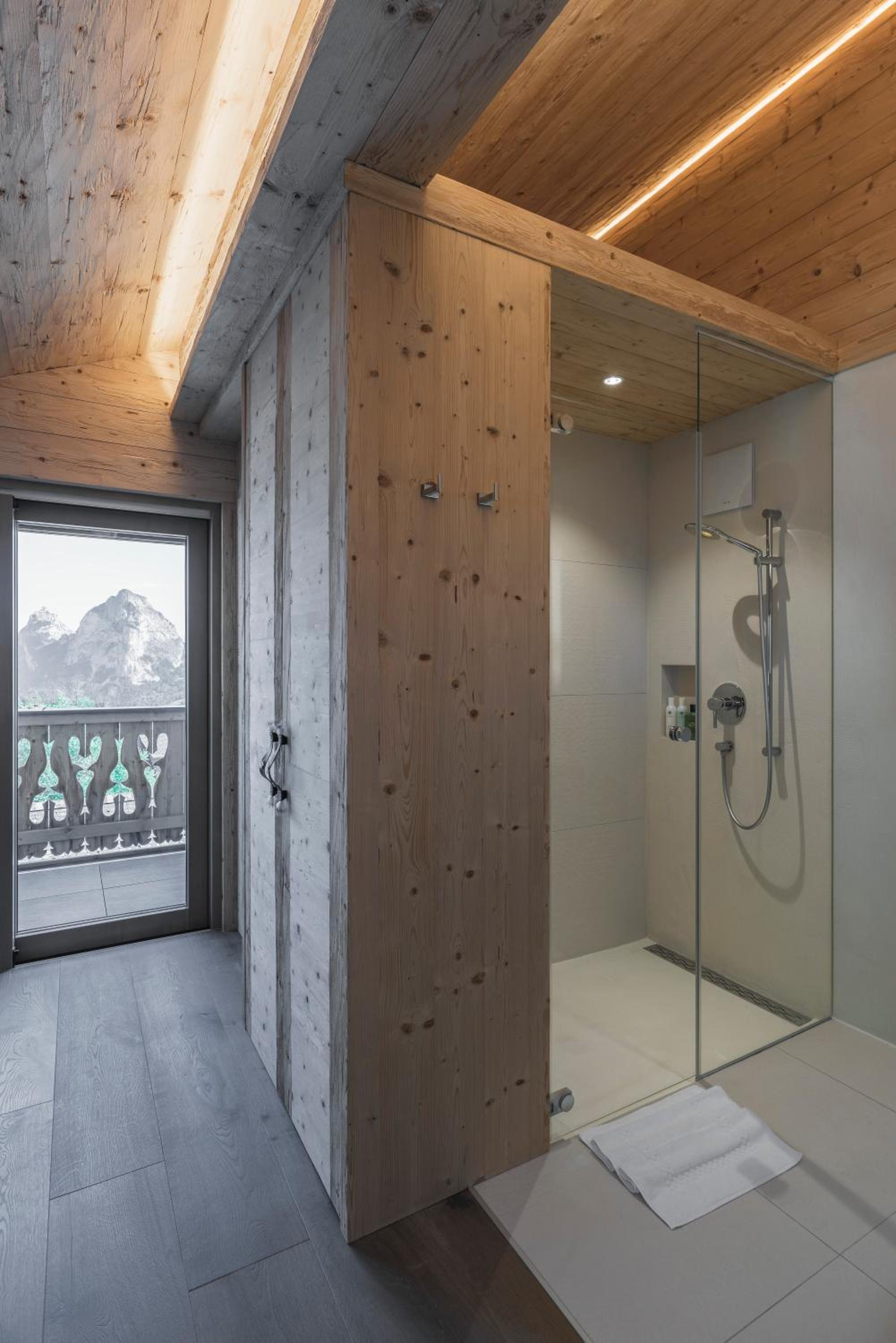 Suite with Spa Access - Photo 2