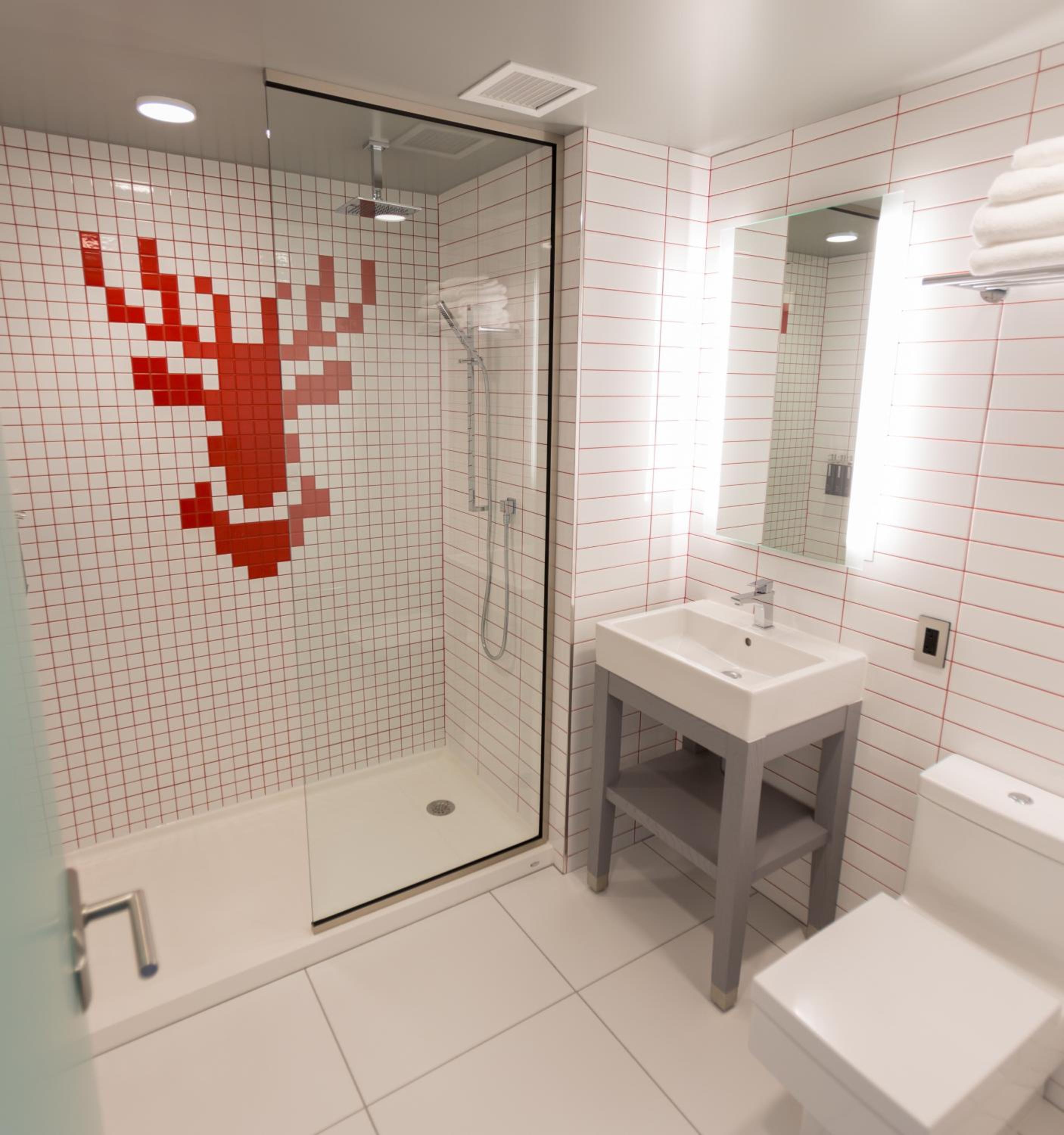 Quadruple Room with Two Queen Beds and Roll-In Shower - Disability Access/Non Smoking photo 3
