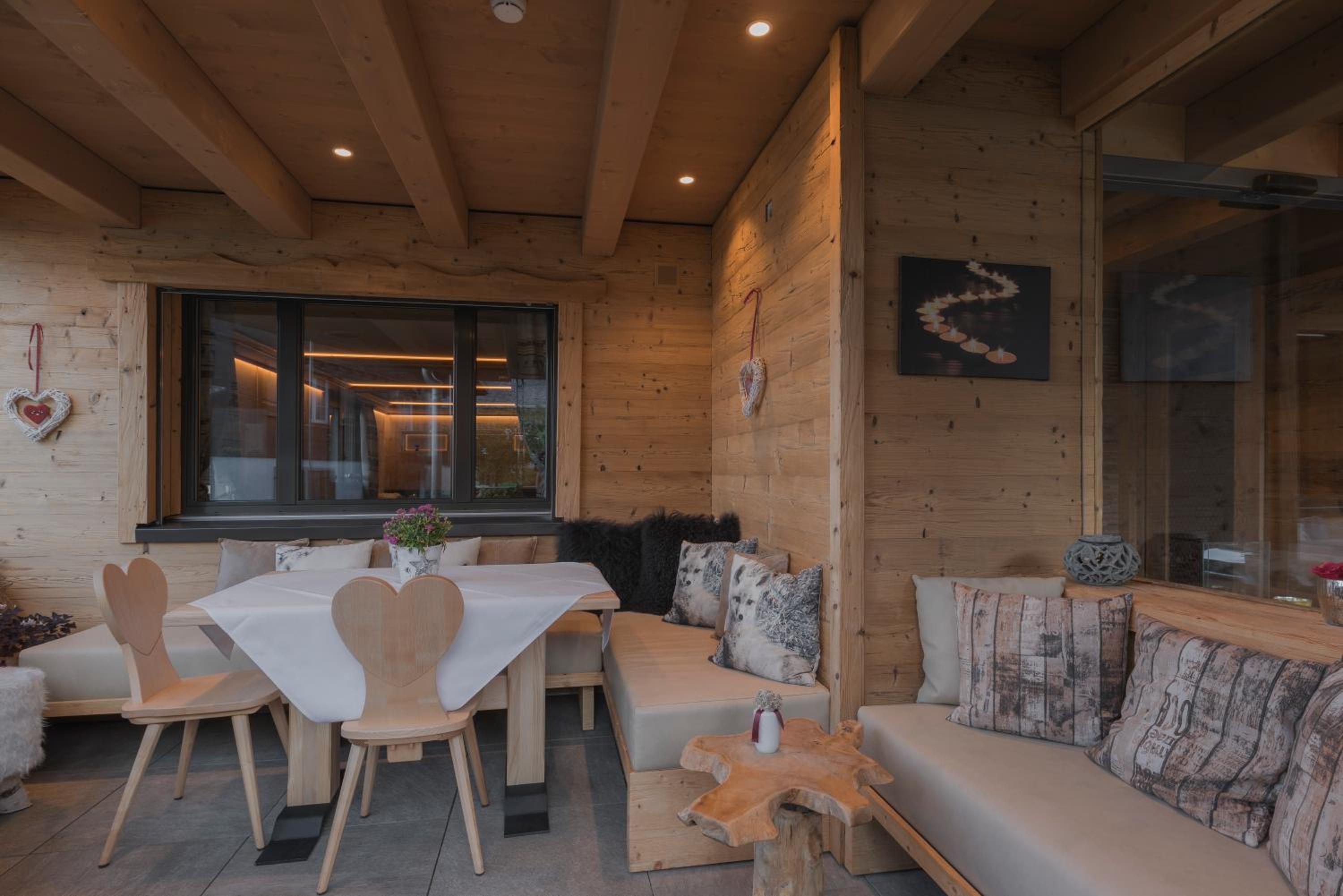 Double Room with Balcony - Photo 3