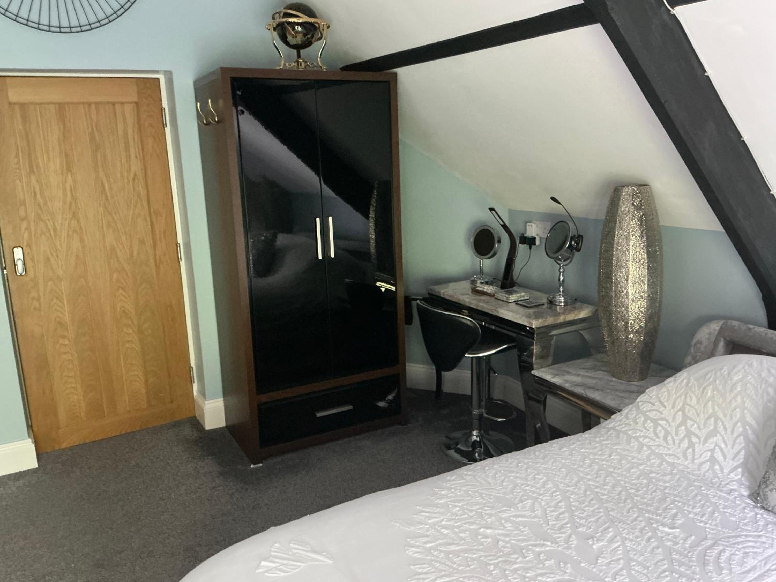 Large Double Room photo 2