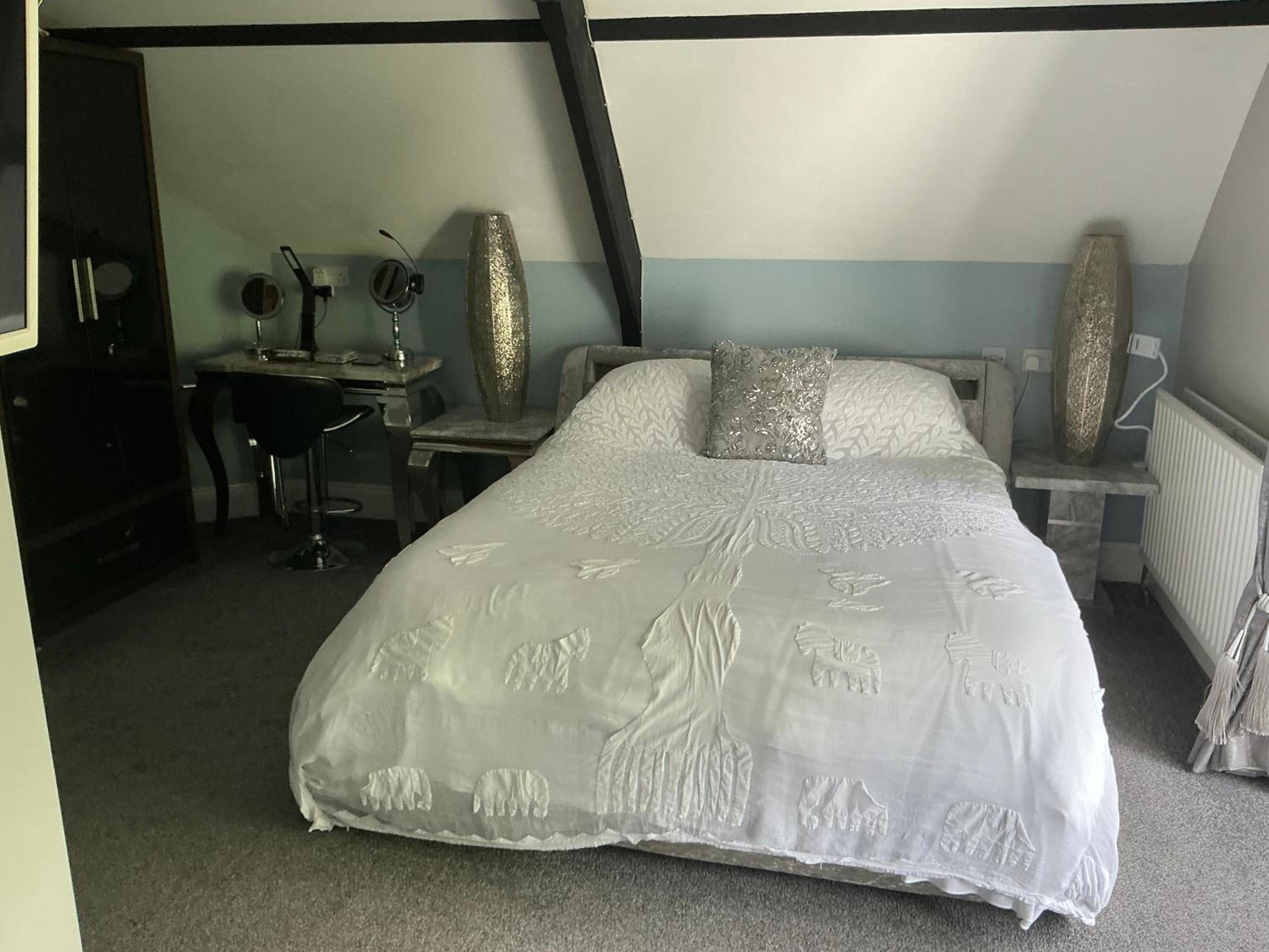 Large Double Room photo 1