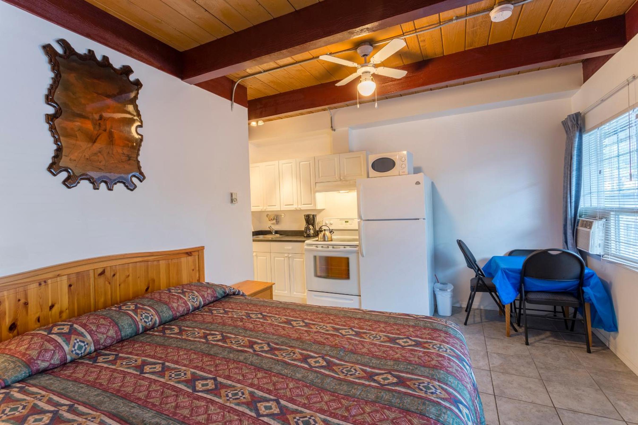 Queen Room with Two Queen Beds and Kitchen photo 1