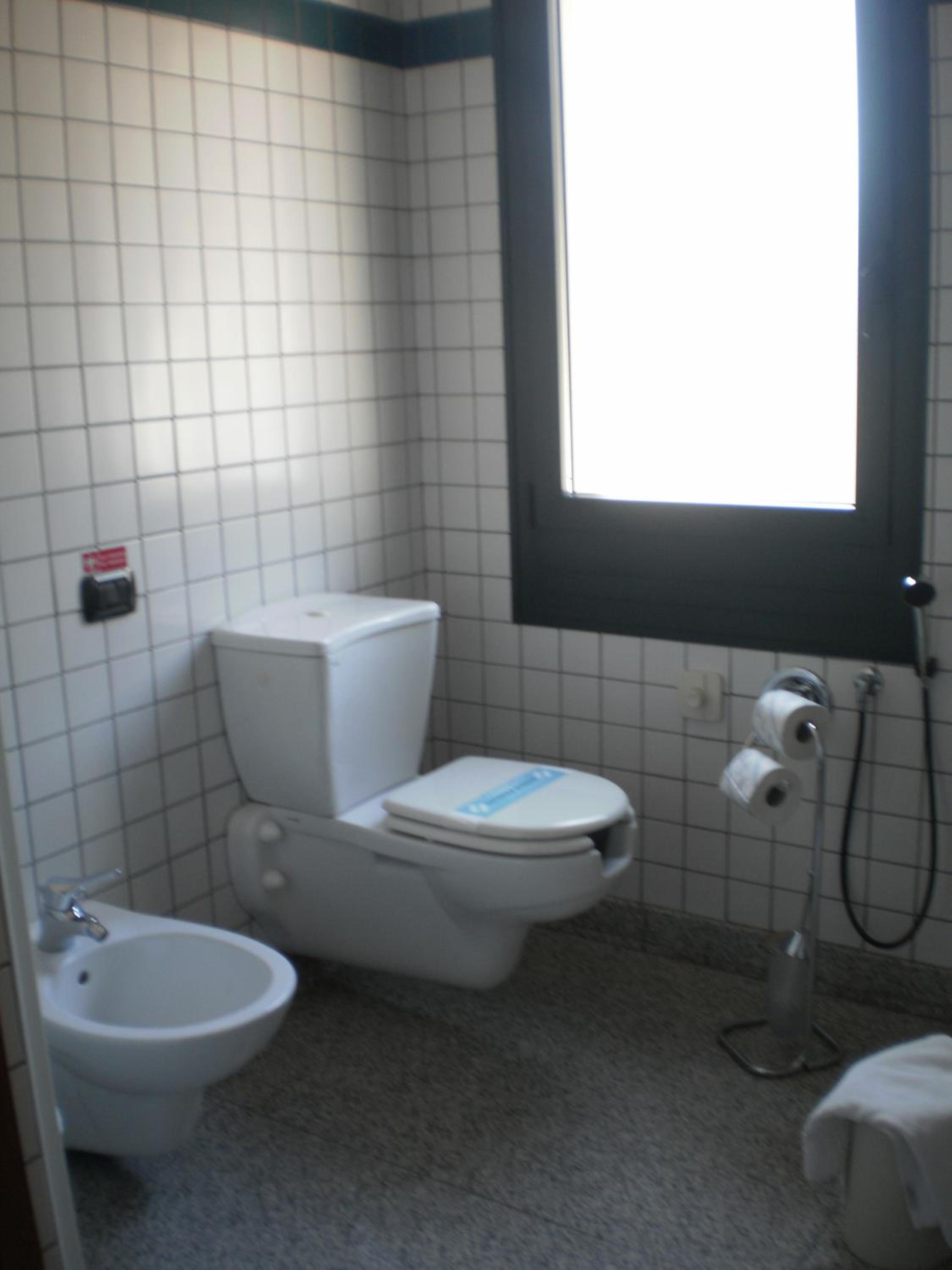 Double or Twin Room - Photo 4