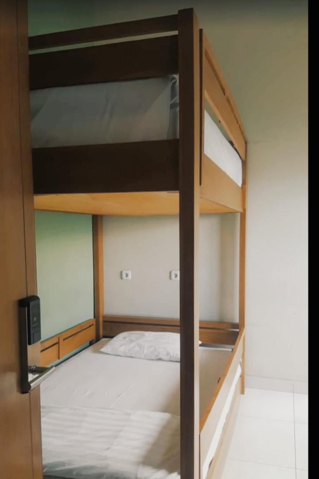 Female Dormitory Room photo 2