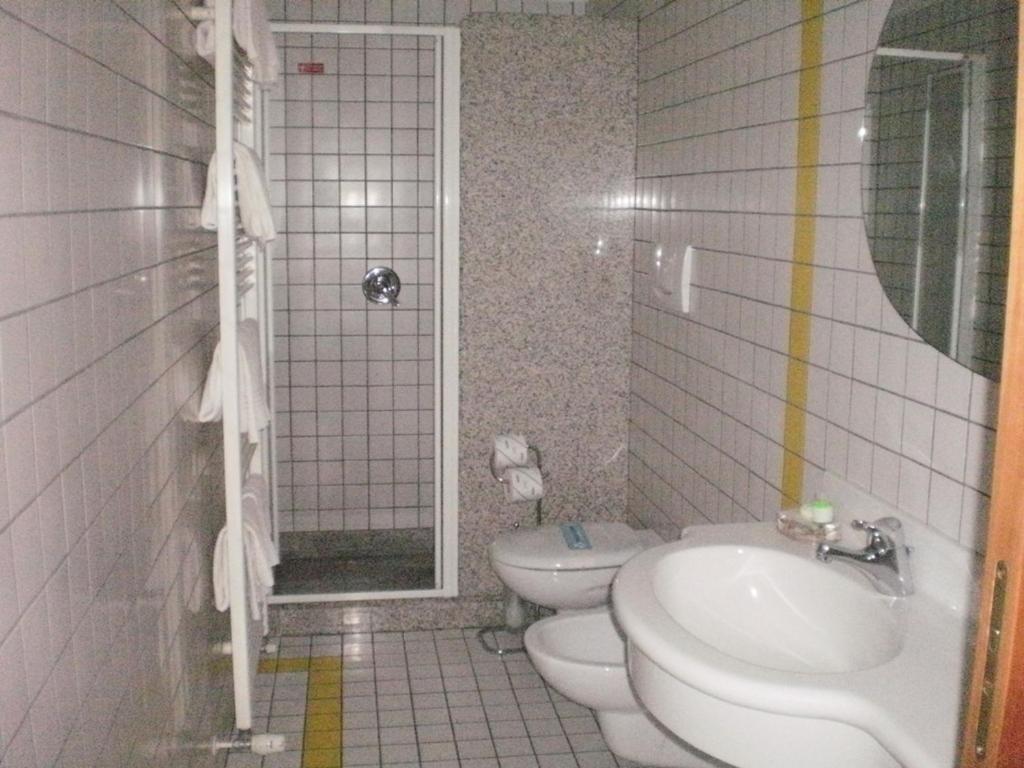 Double or Twin Room - Photo 5