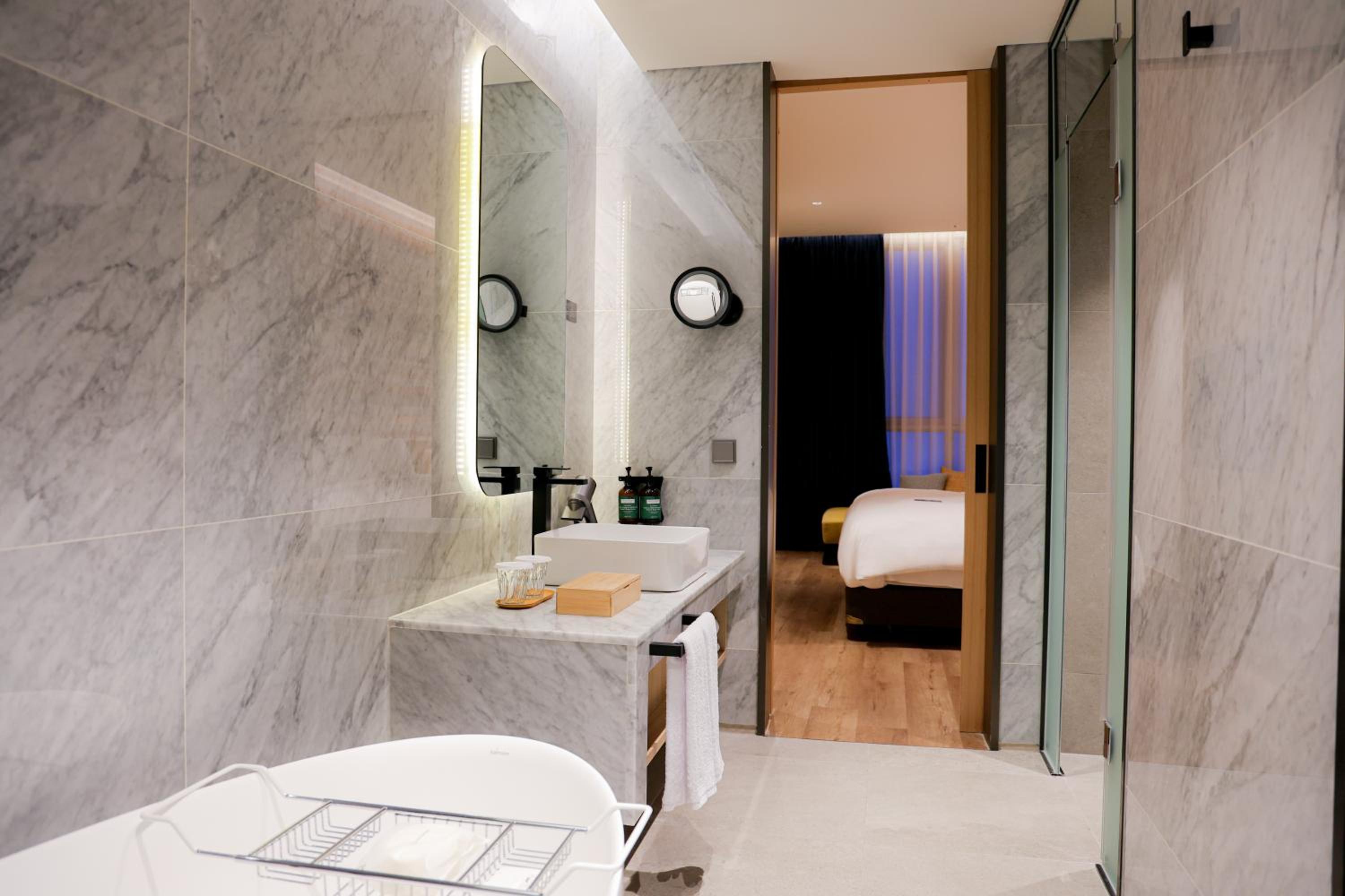2 Bedroom Royal Suite - Photo 4