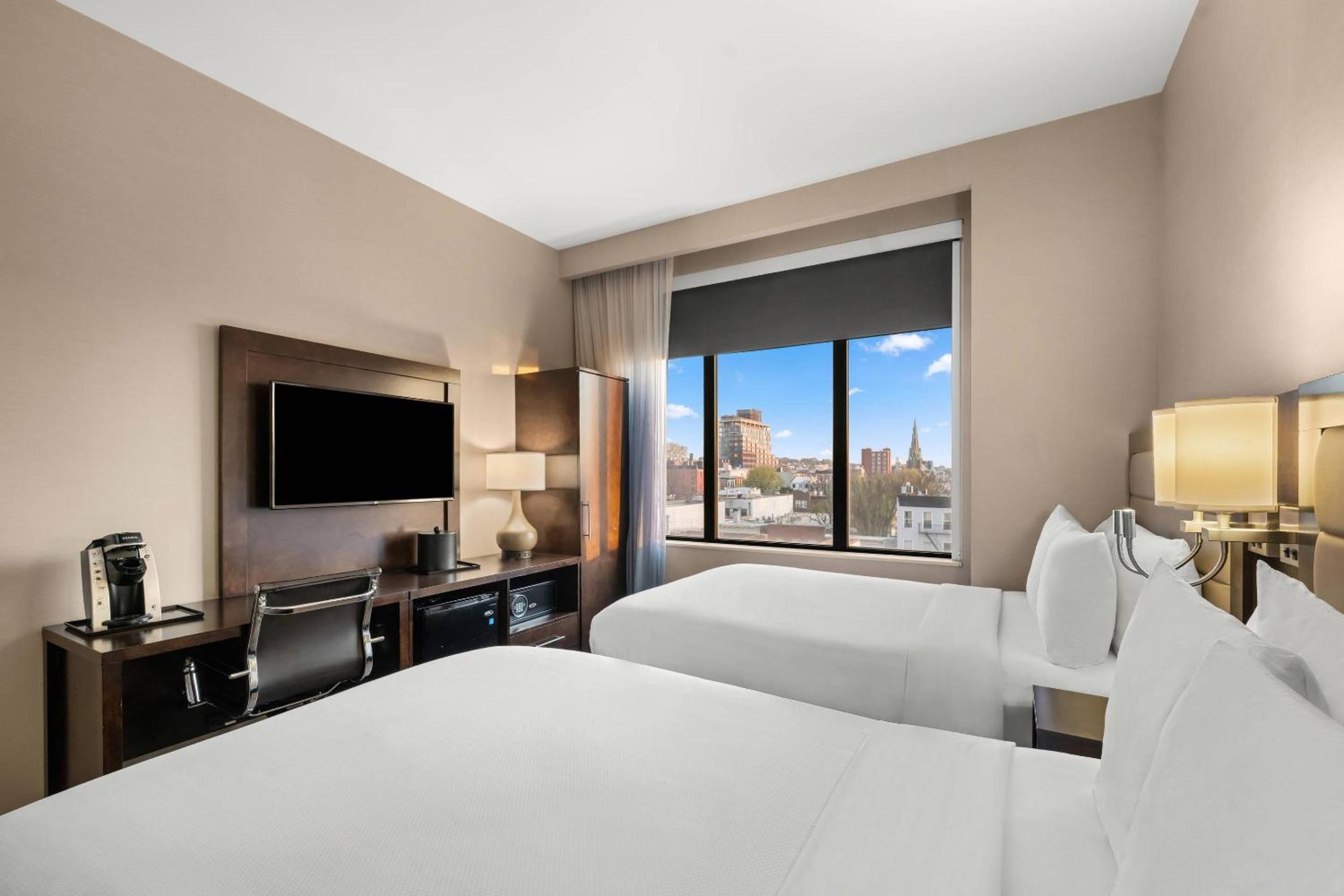 Superior Efficiency Room with Two Double Beds - Non-Smoking - Photo 7