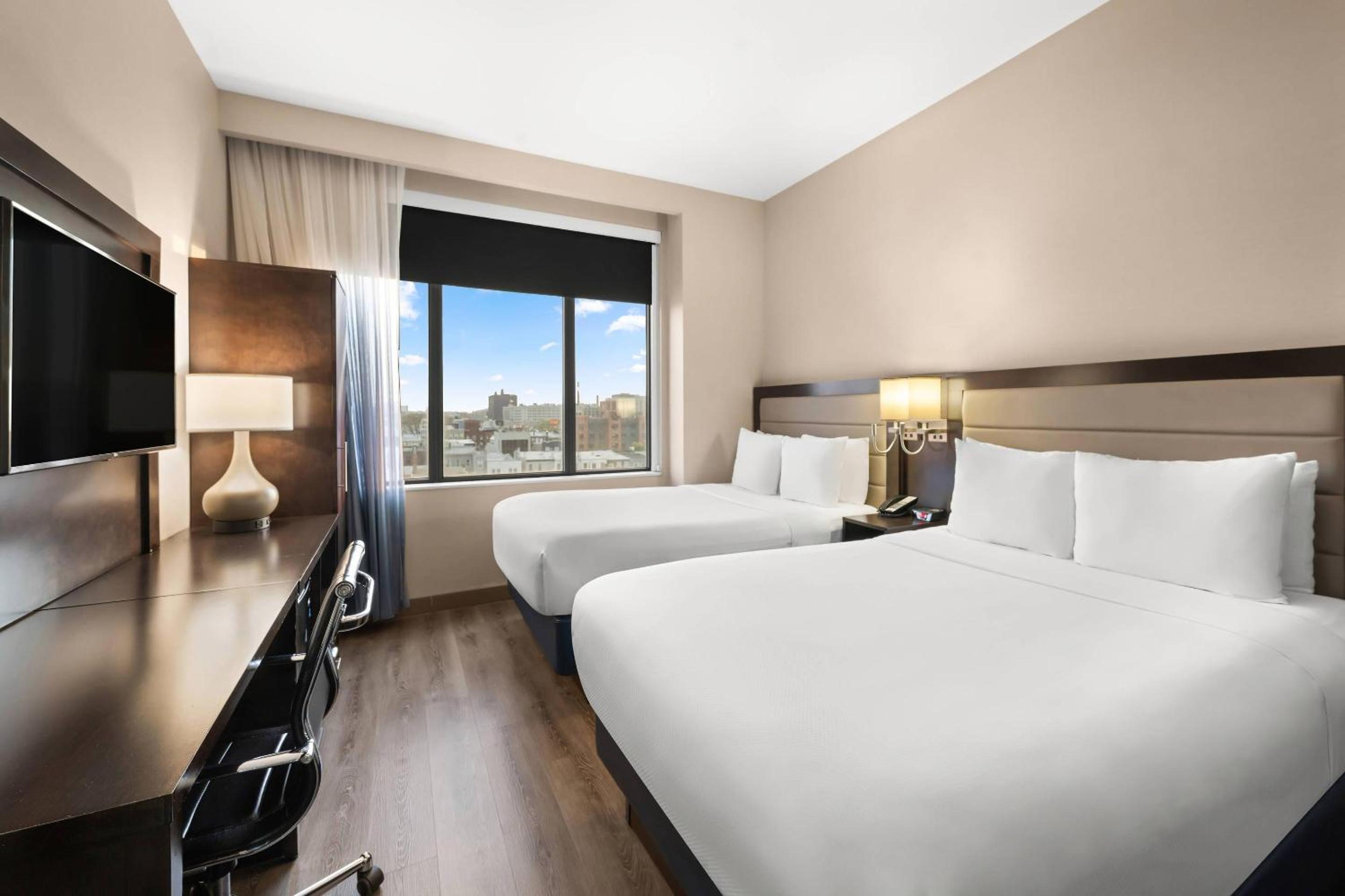 Superior Efficiency Room with Two Double Beds - Non-Smoking - Photo 5