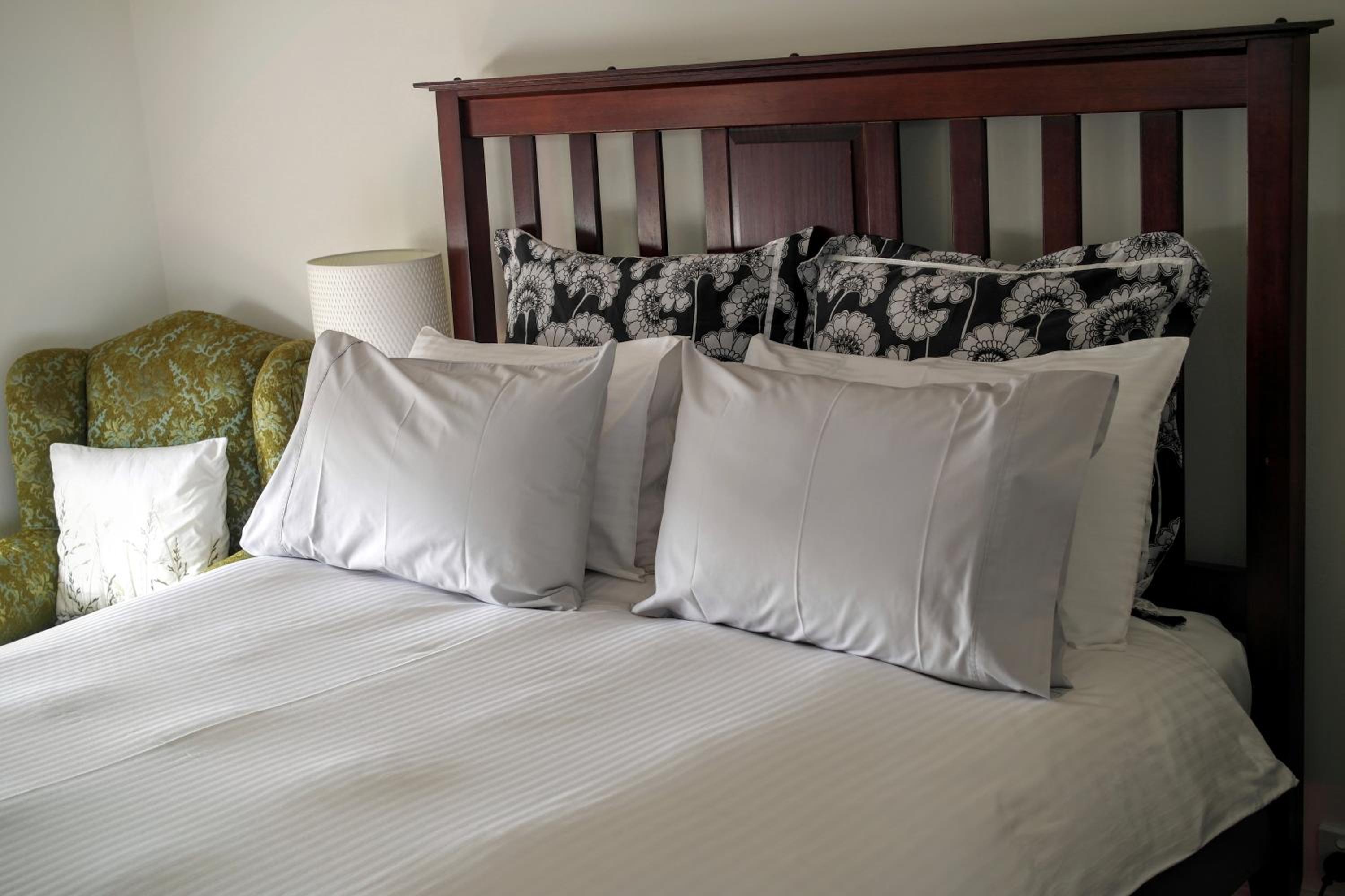 Deluxe Queen Suite photo 2