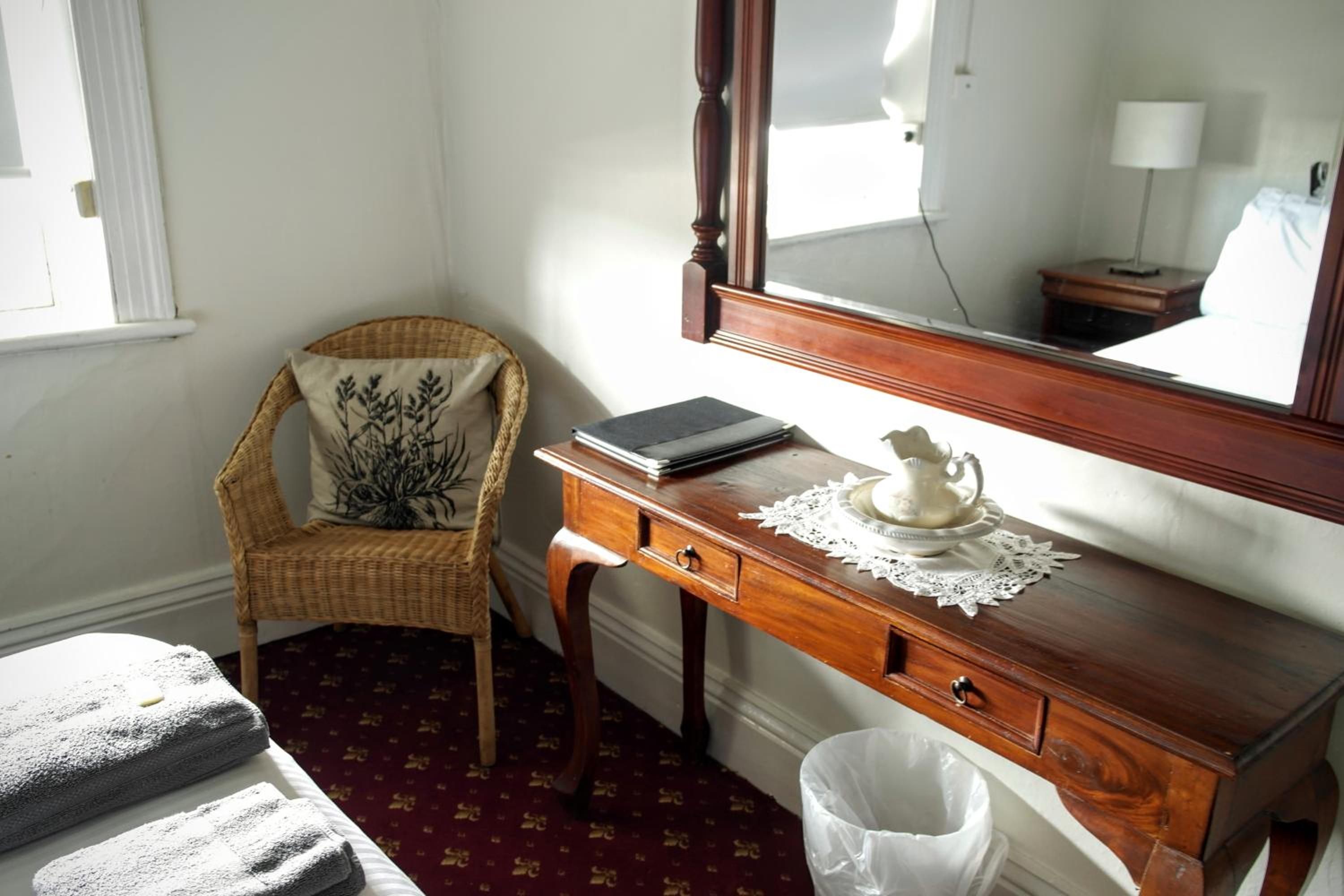 Queen Room photo 2