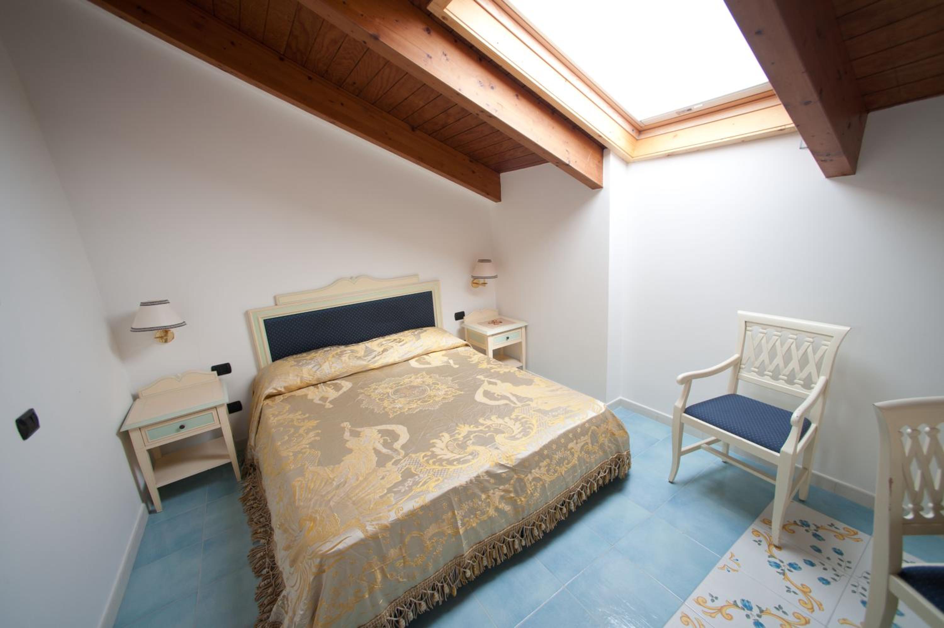 Duplex Apartment - Attic photo 3
