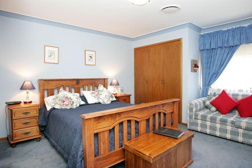 Queen Room photo 1