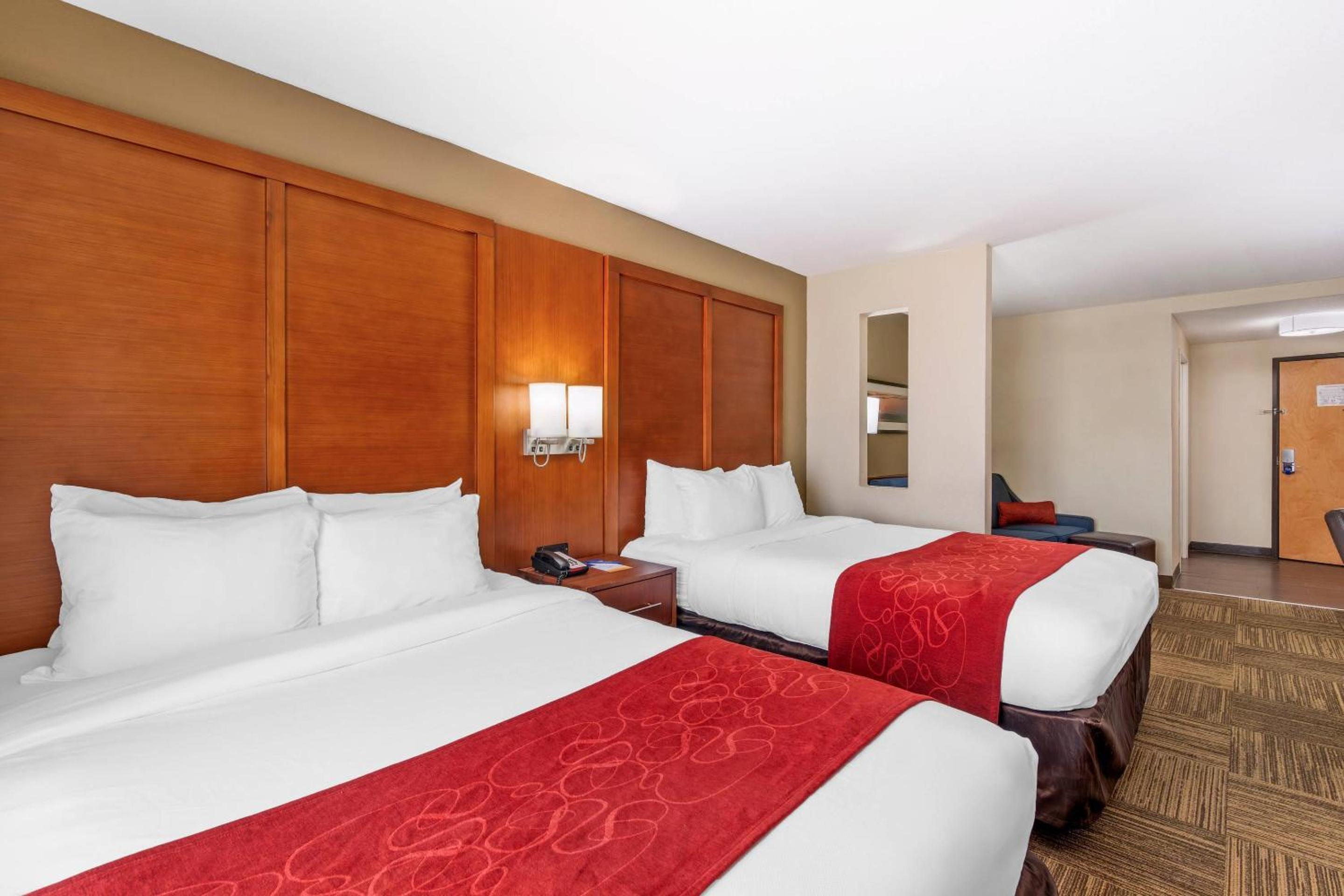 Suite with Two Queen Beds - Accessible/Non-Smoking photo 3