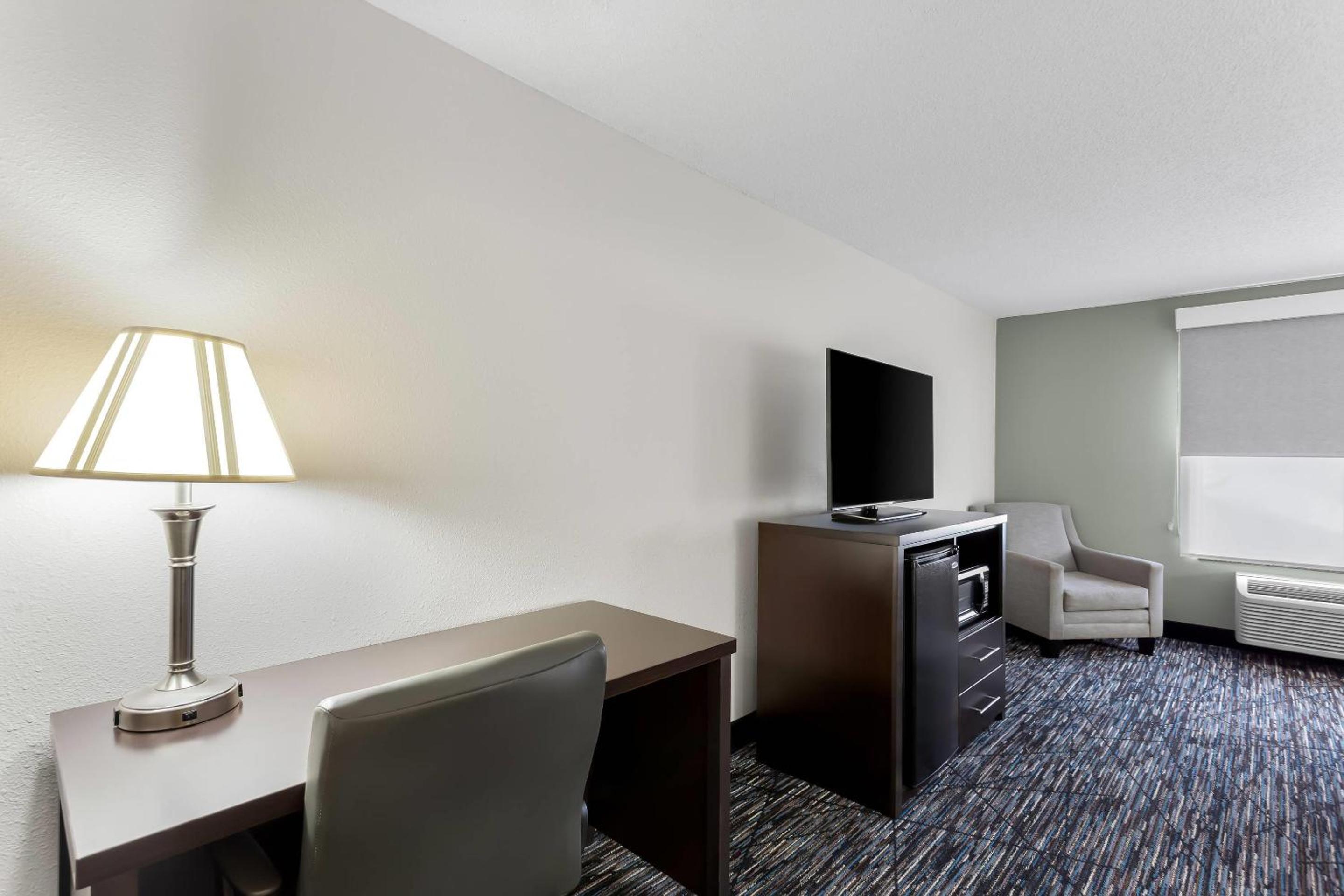 King Room - Non-Smoking - Photo 1