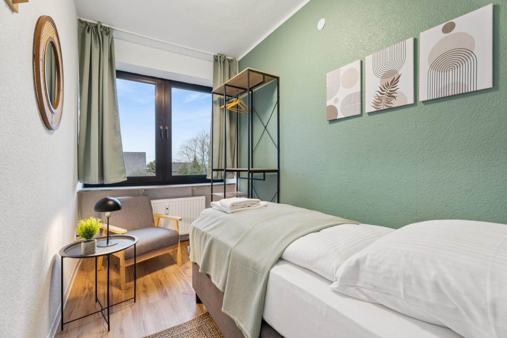 Three-Bedroom Apartment with Balcony photo 1