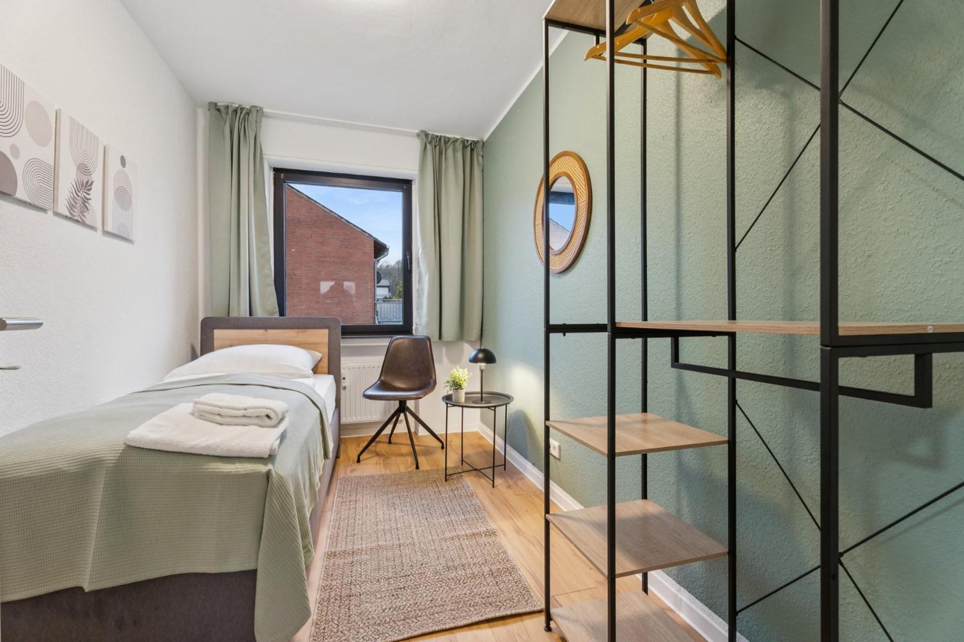 Three-Bedroom Apartment with Balcony photo 3