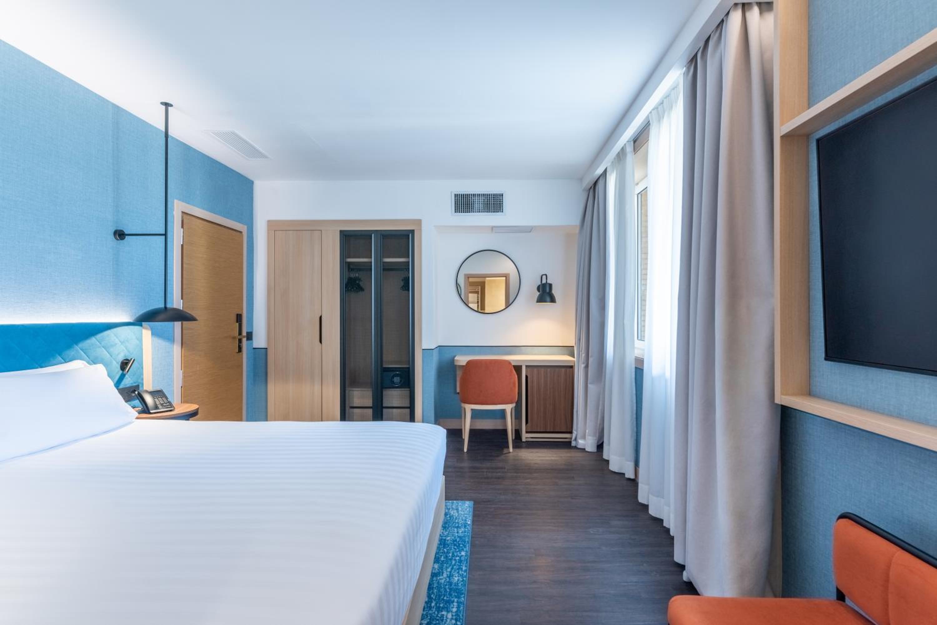 King Room - Mobility Accessible