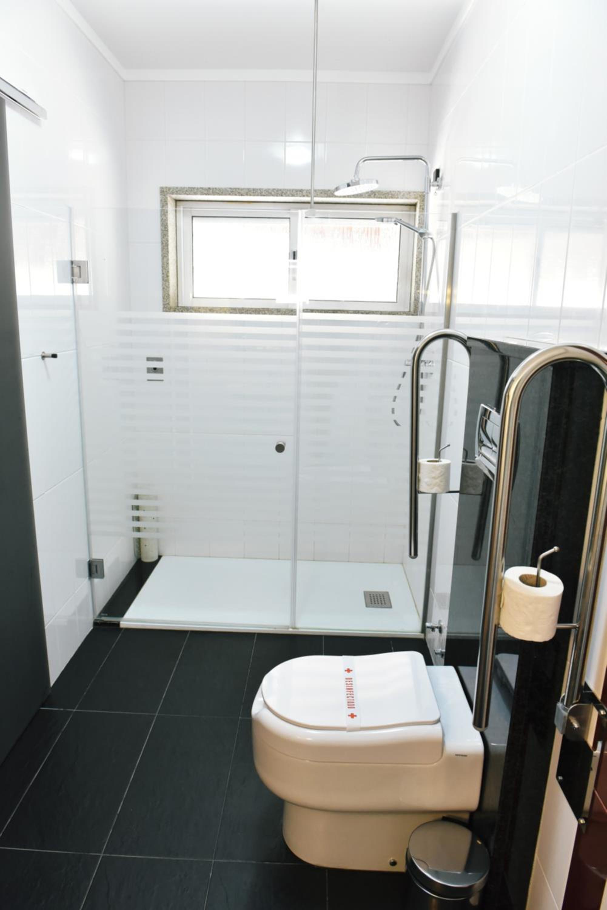Twin Room - Photo 3