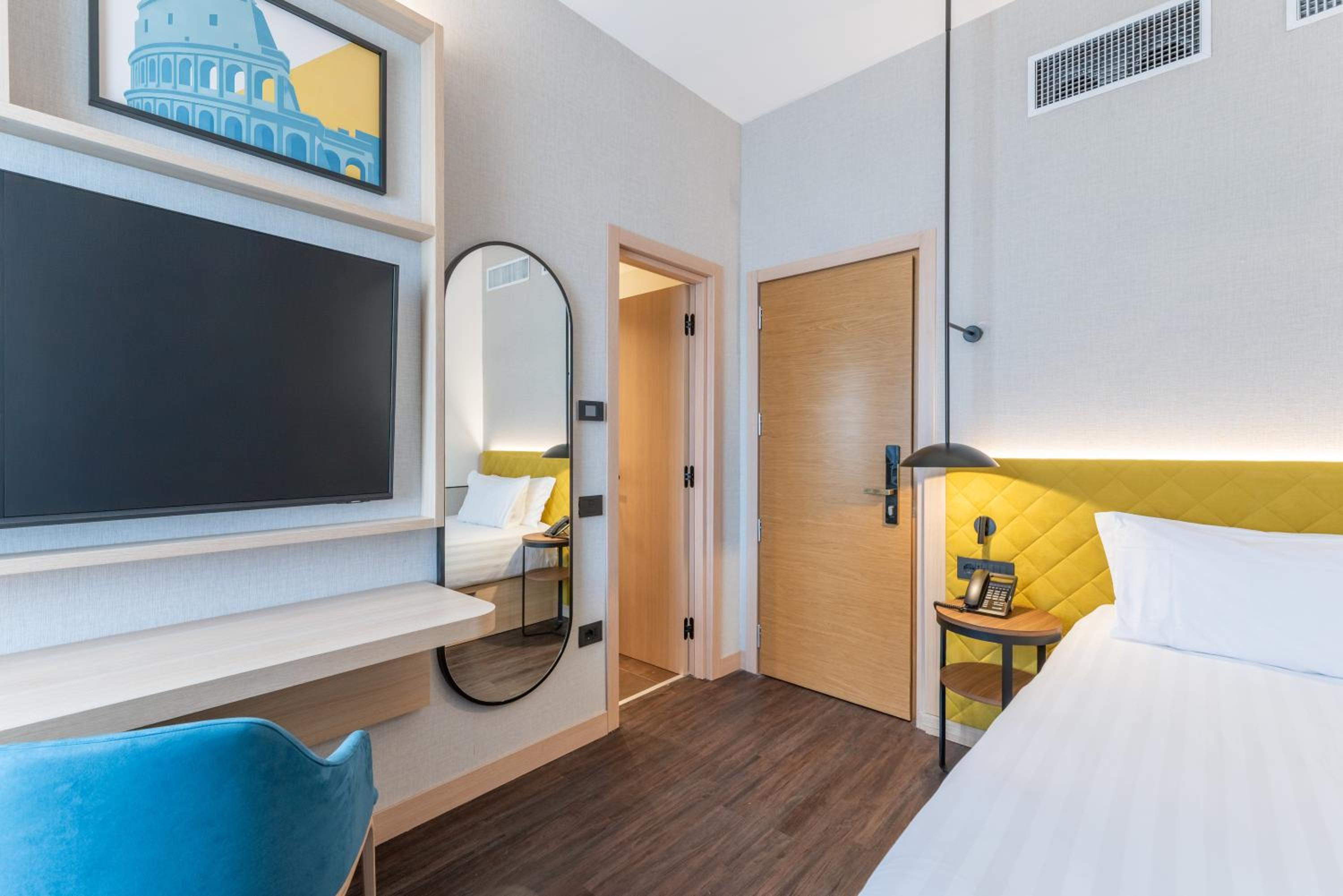 Single Room thumbnail 5