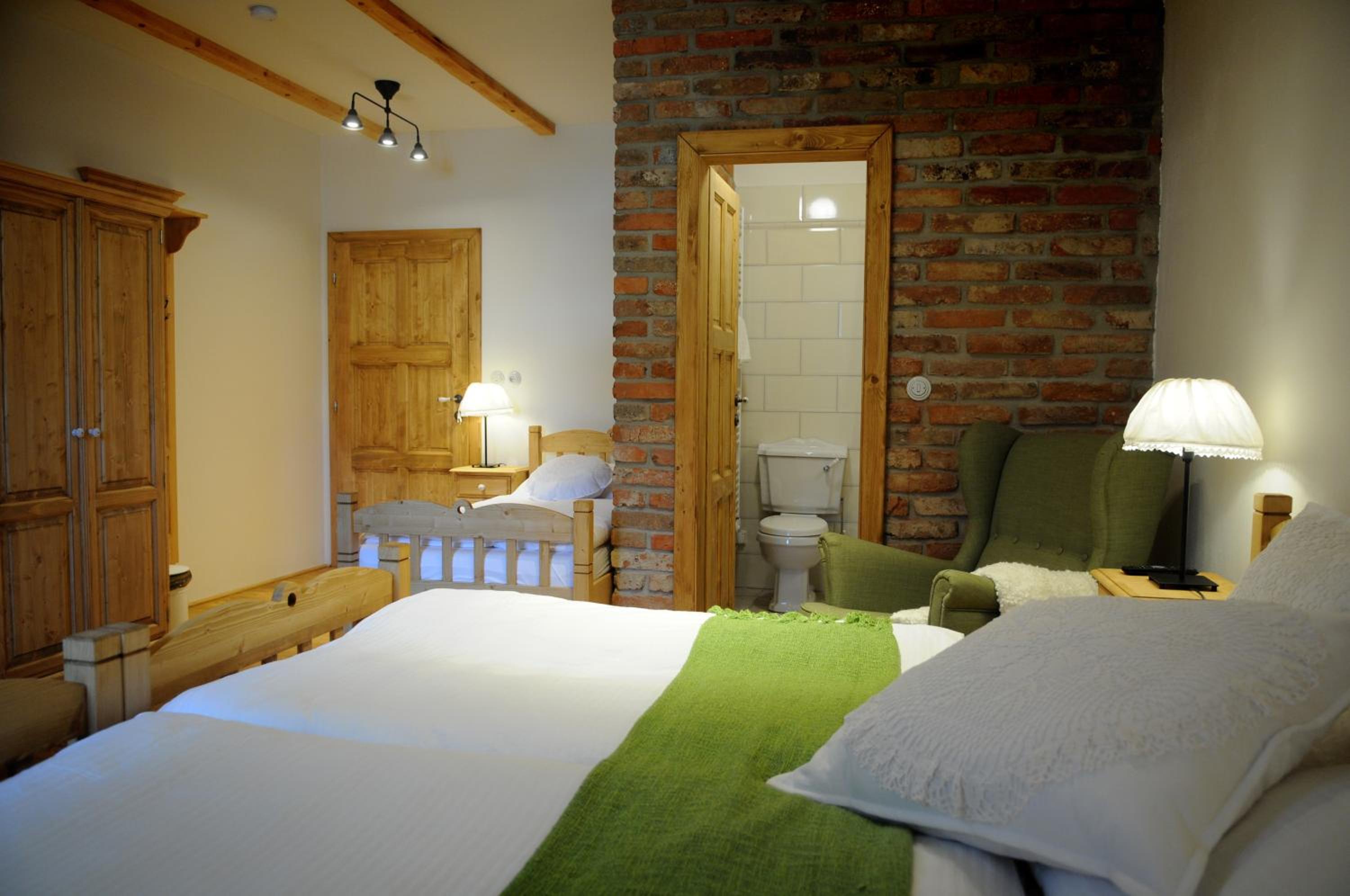 Triple Room with Private Bathroom photo 3