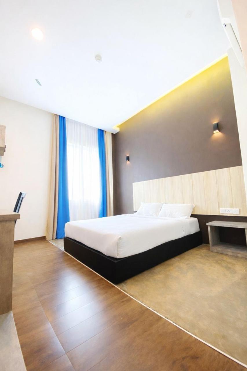 Deluxe Queen Room
