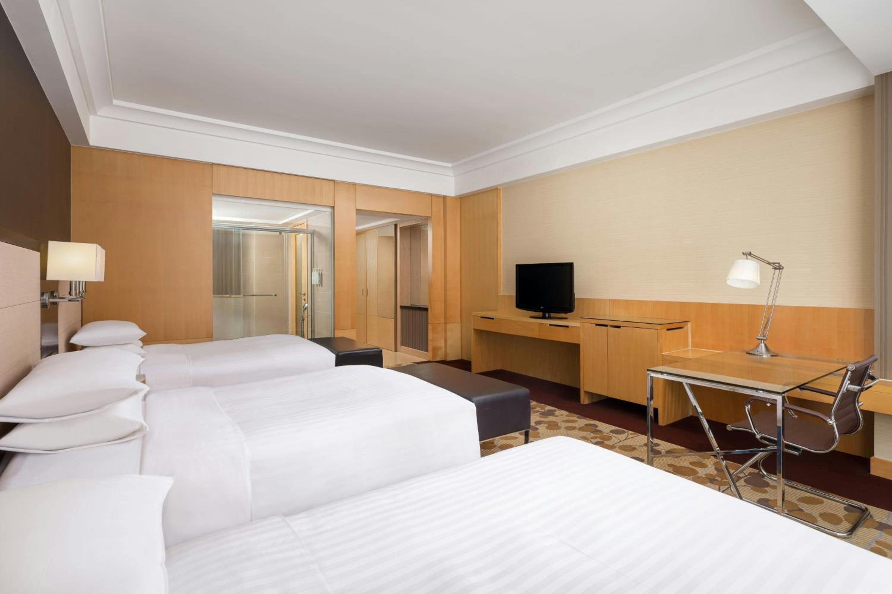 Family Triple Bed Room