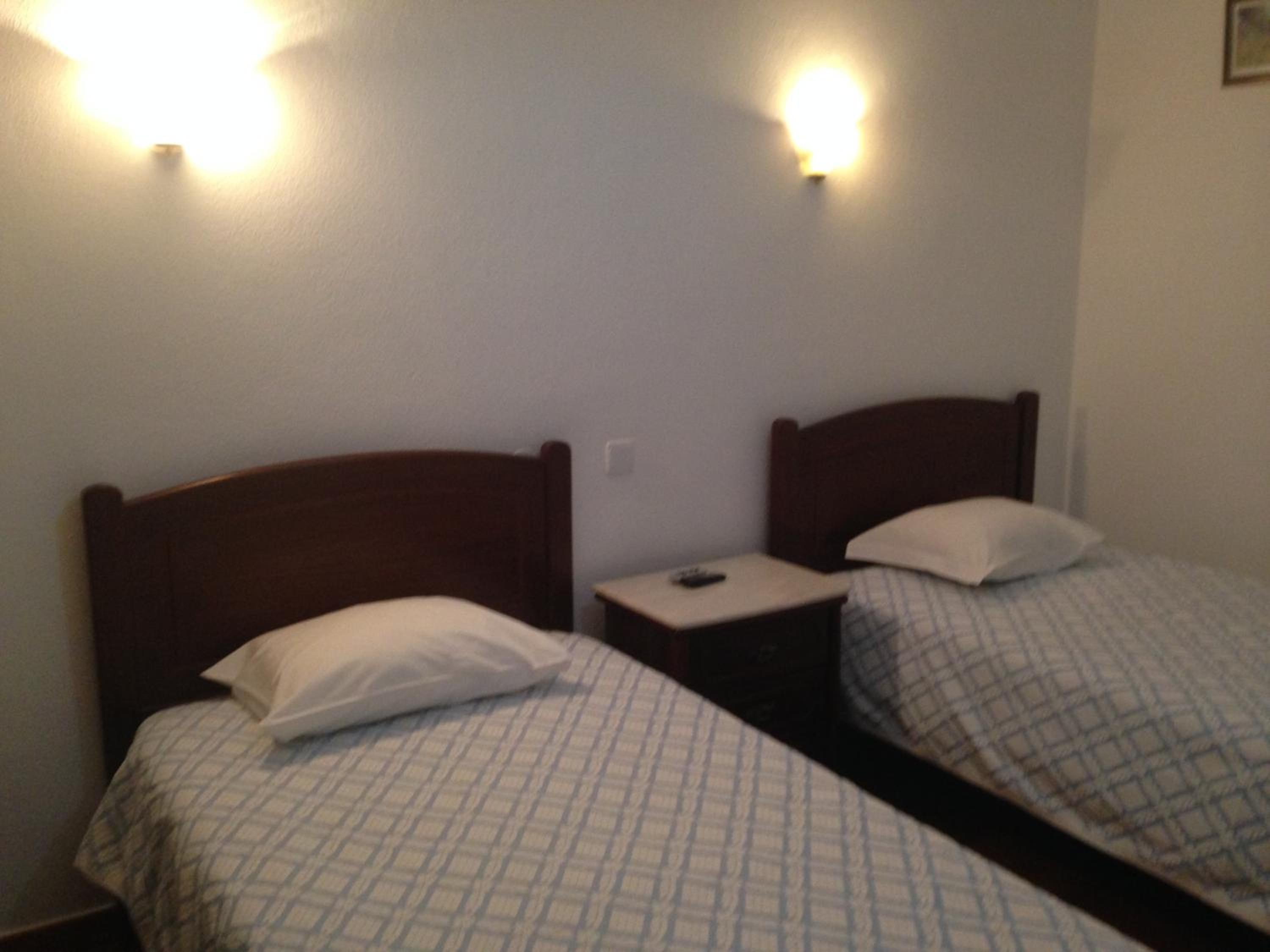 Twin Room - Photo 11