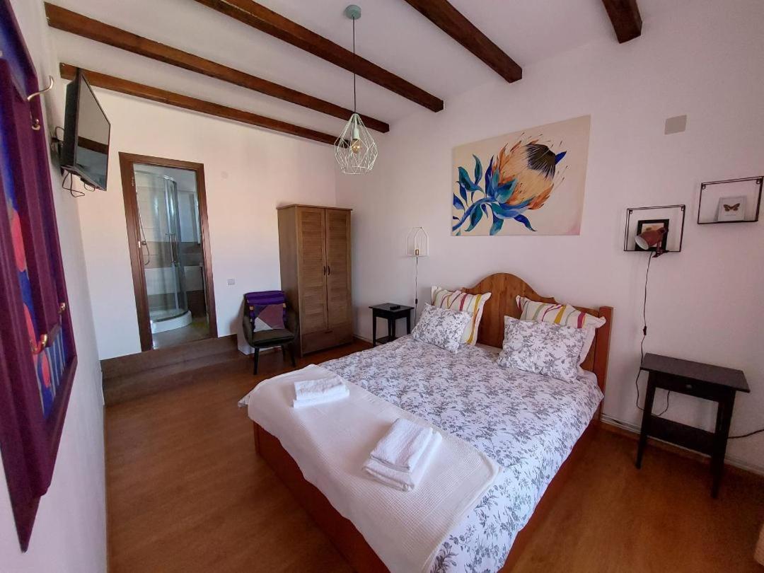 Seven-Bedroom House photo 2