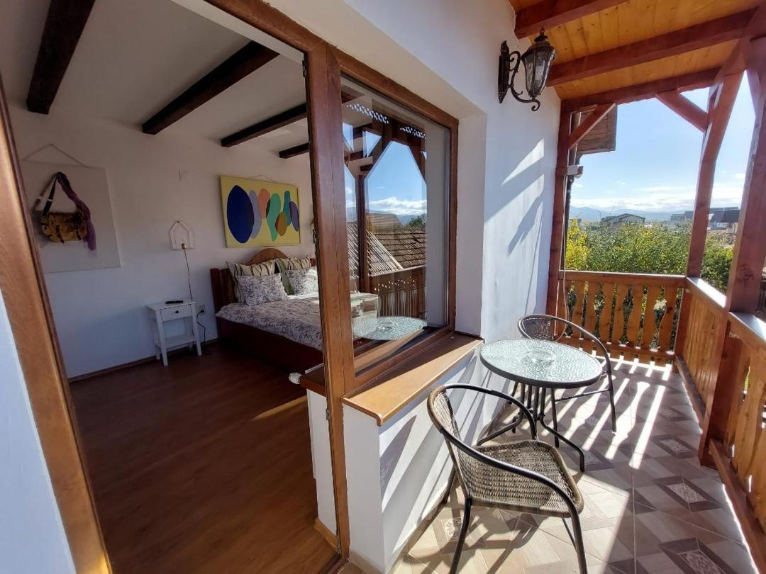 Seven-Bedroom House photo 1
