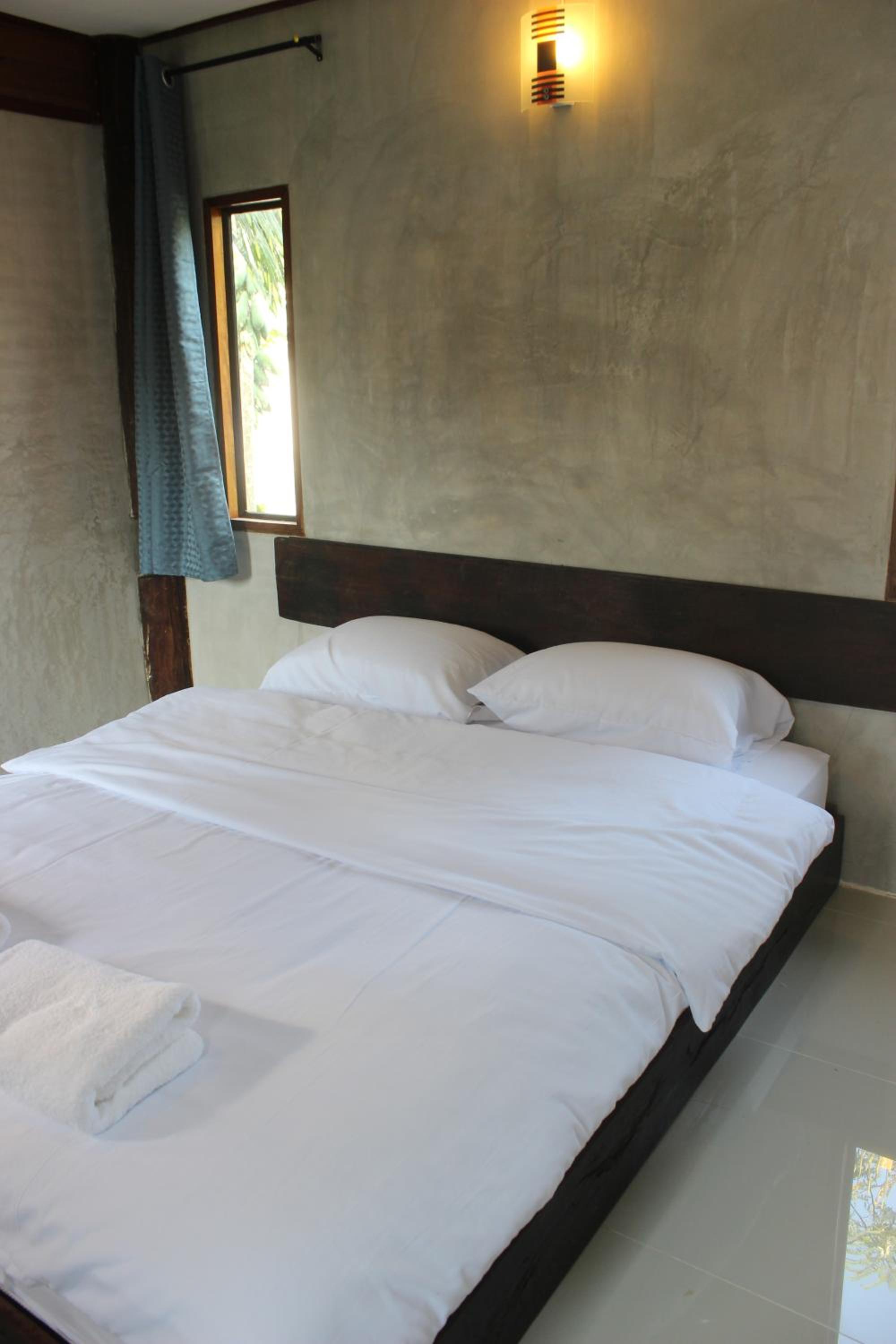 Queen Room with Garden View - Photo 2