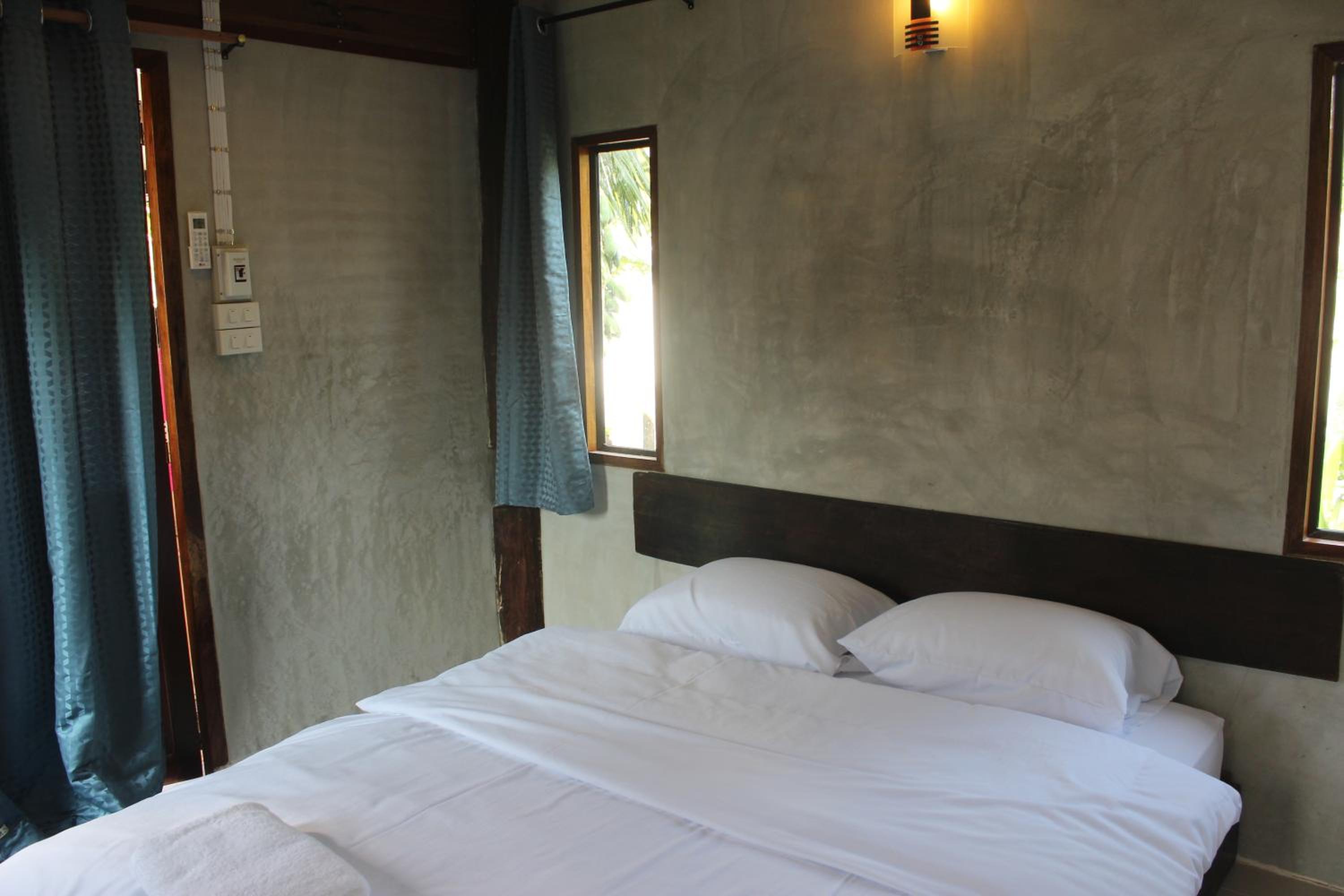 Queen Room with Garden View - Photo 1