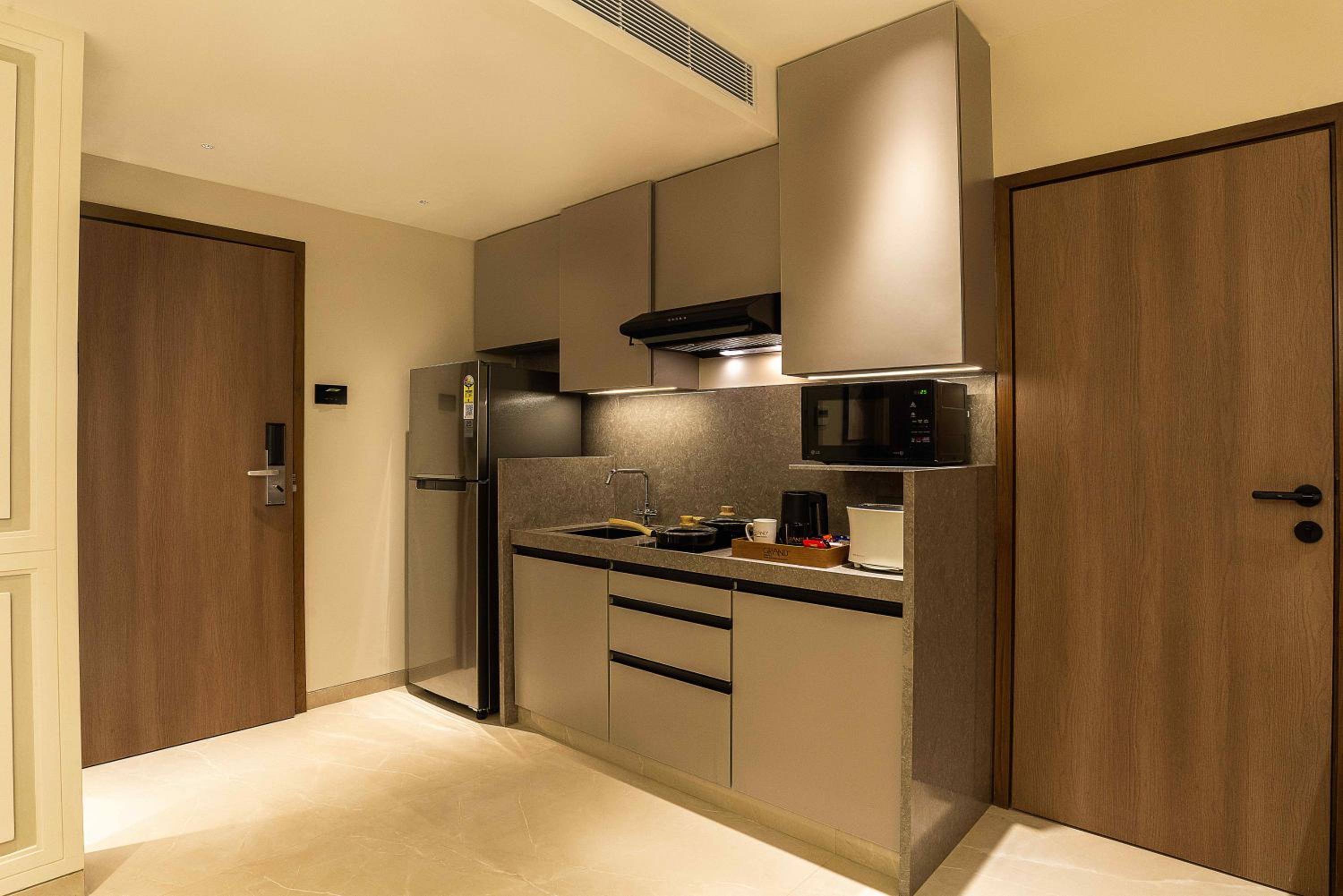 Platinum 1 BHK Apartment - Photo 5