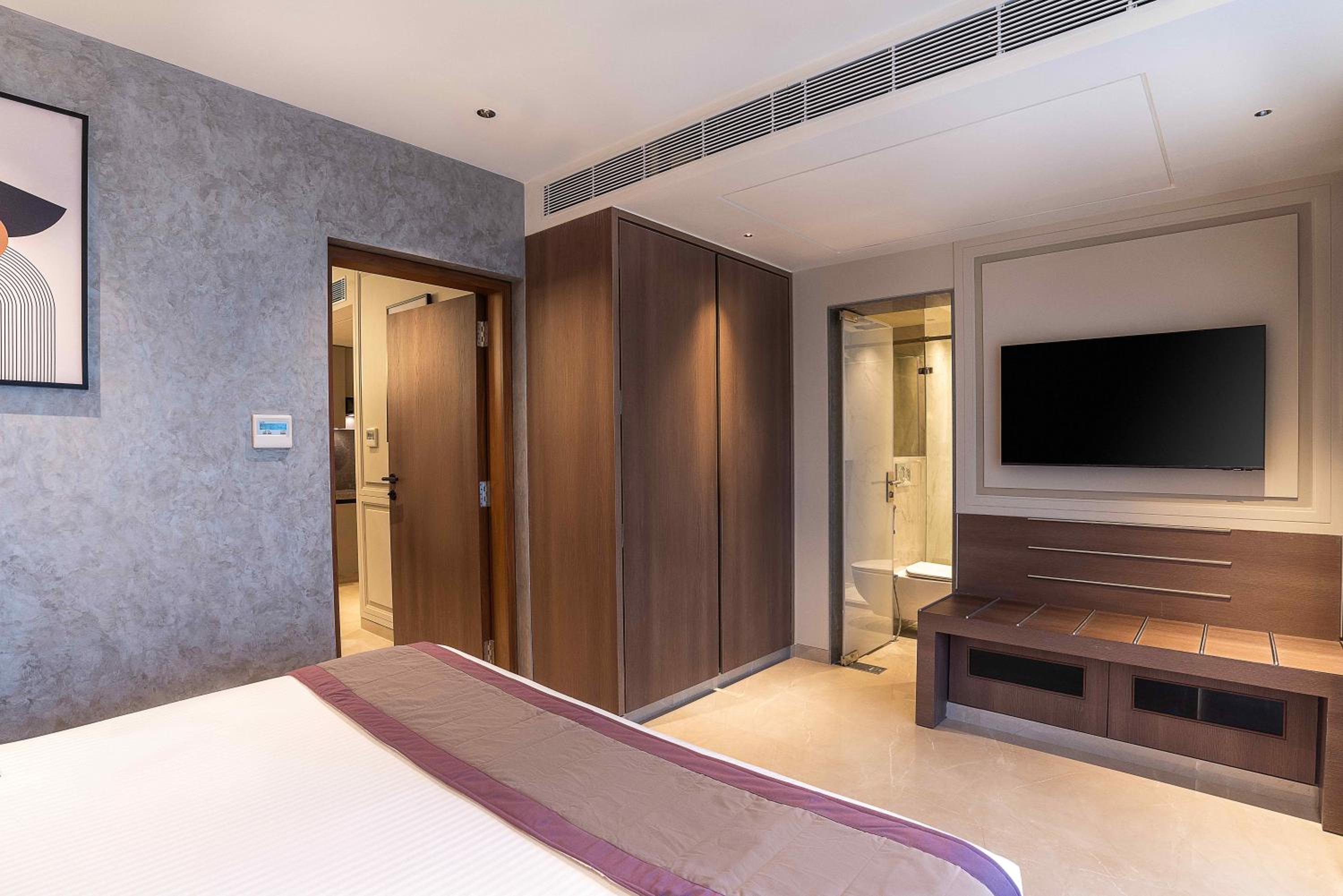 Platinum 1 BHK Apartment - Photo 16