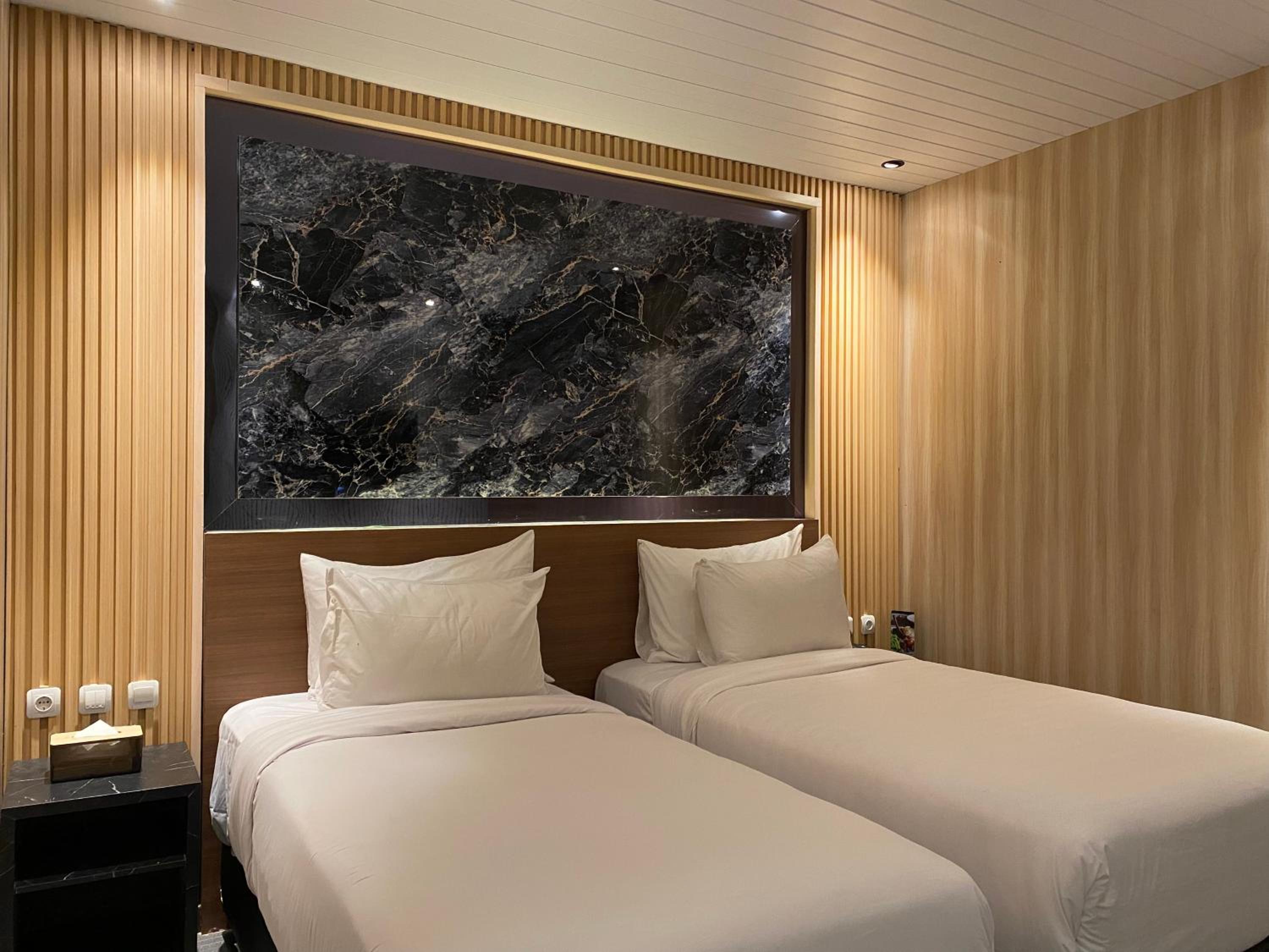 Deluxe Twin Room - Photo 2