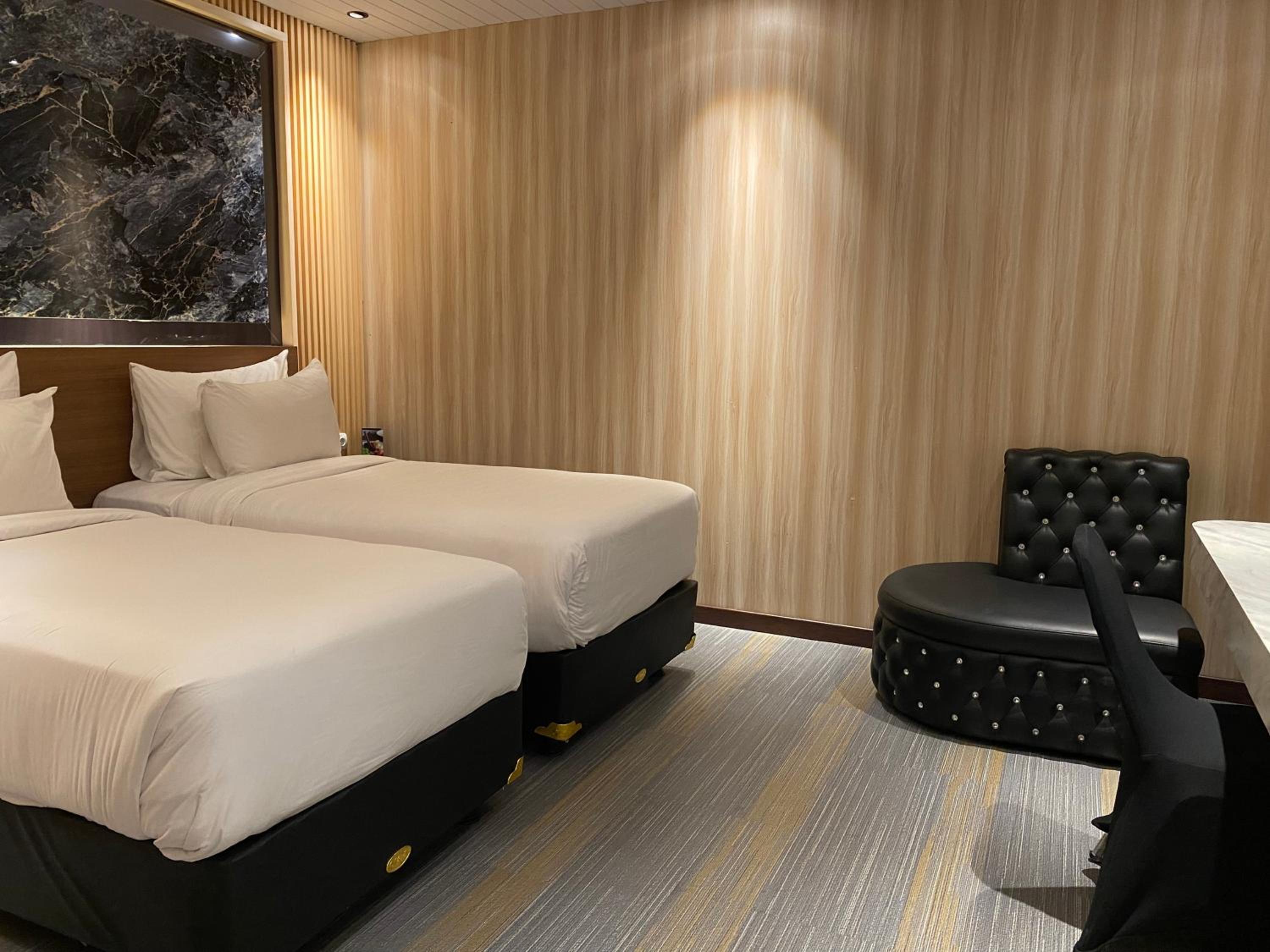Deluxe Twin Room - Photo 3
