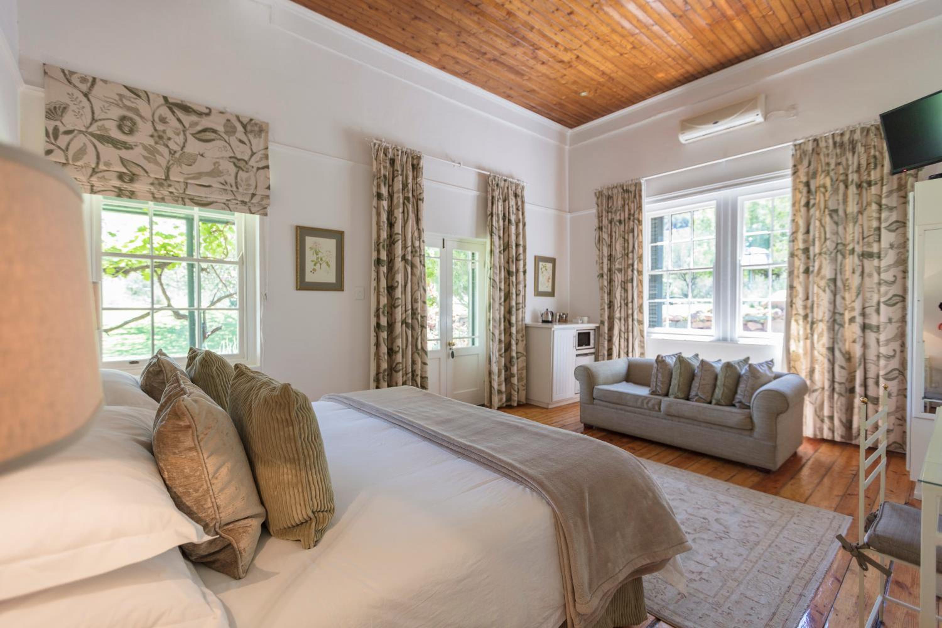 Standard Double or Twin Room - Photo 26