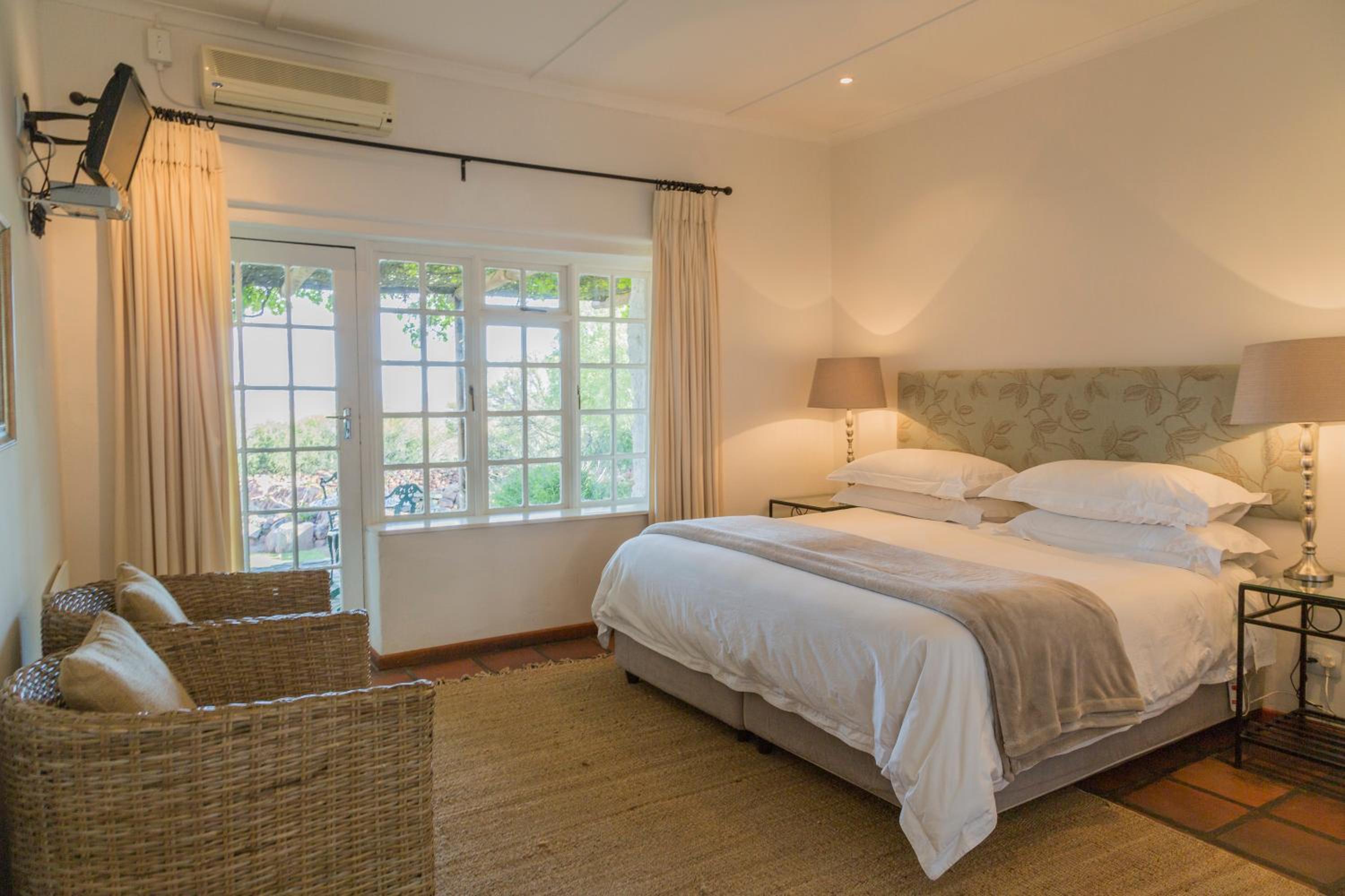 Standard Double or Twin Room - Photo 13