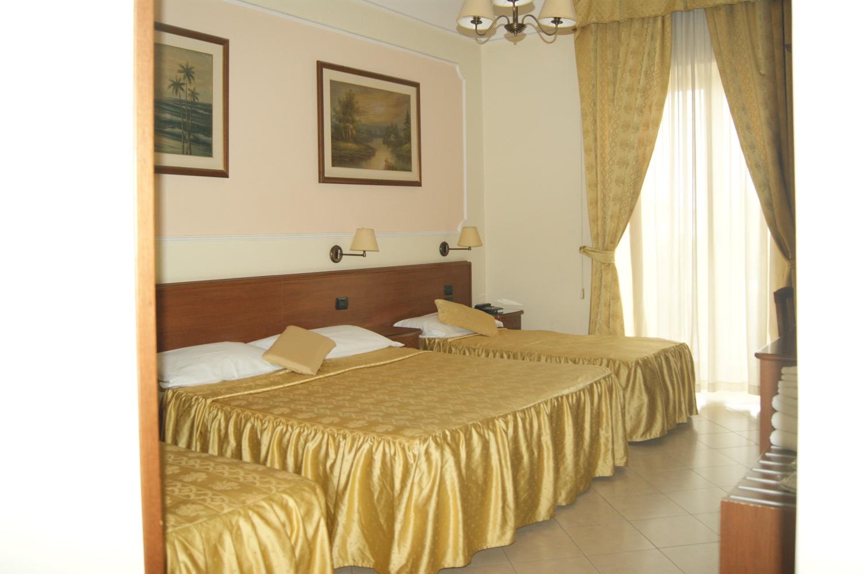 Quadruple Room - Photo 4