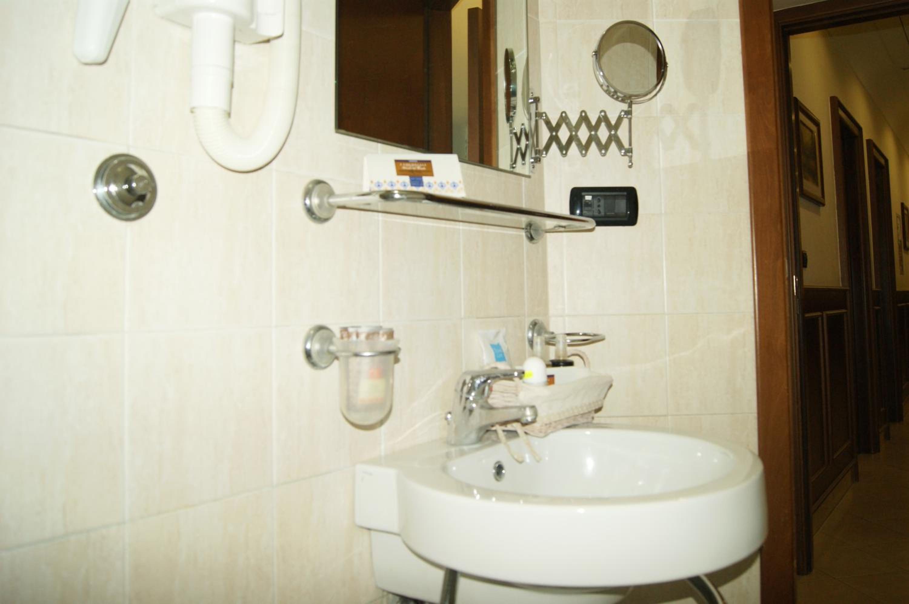 Double Room - Photo 4