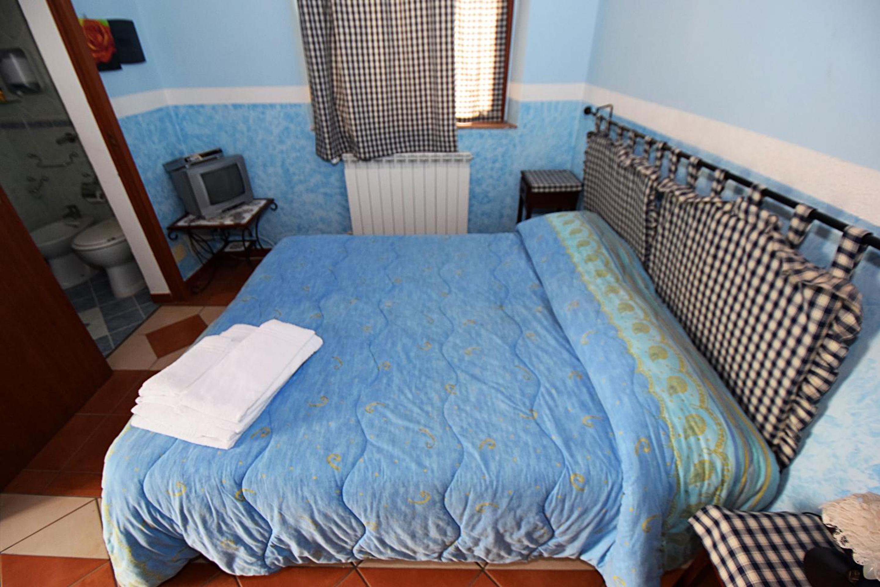 Double Room - Photo 3