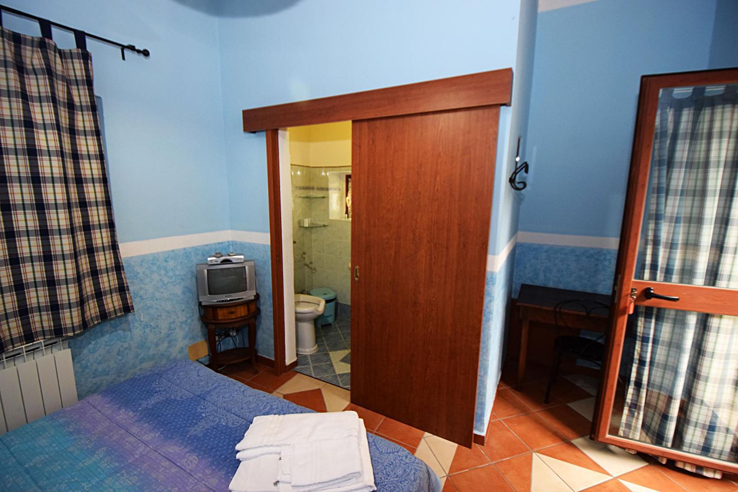 Double Room - Photo 5