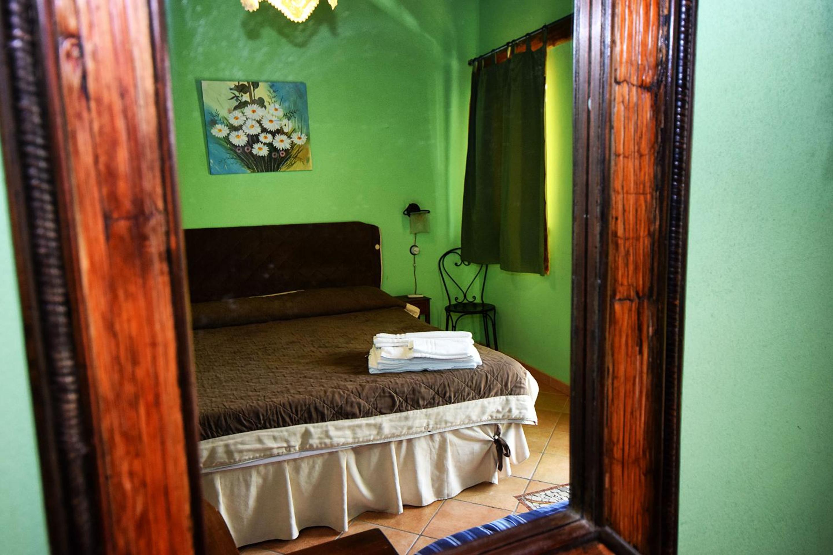 Double Room - Photo 6