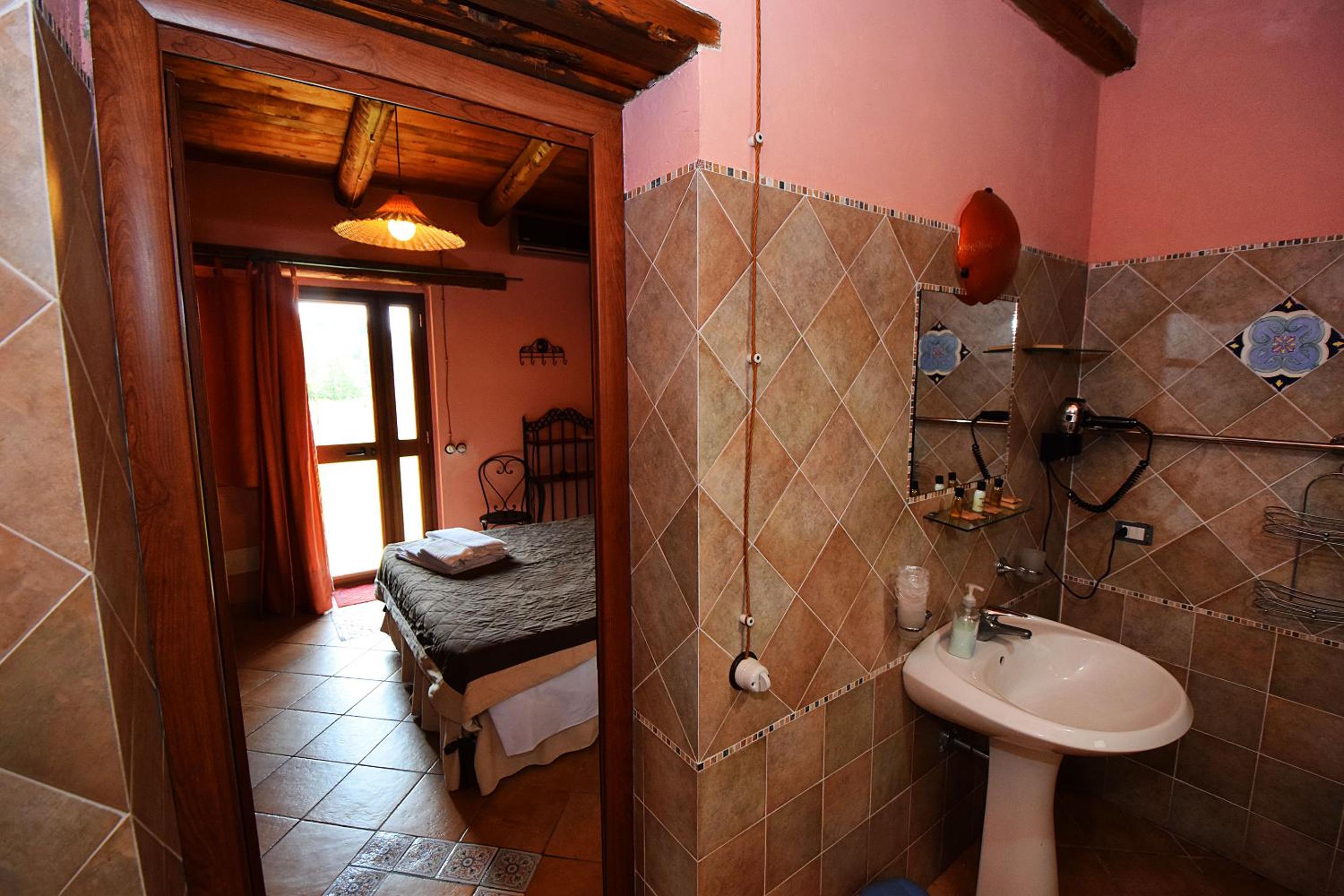 Double Room - Photo 15