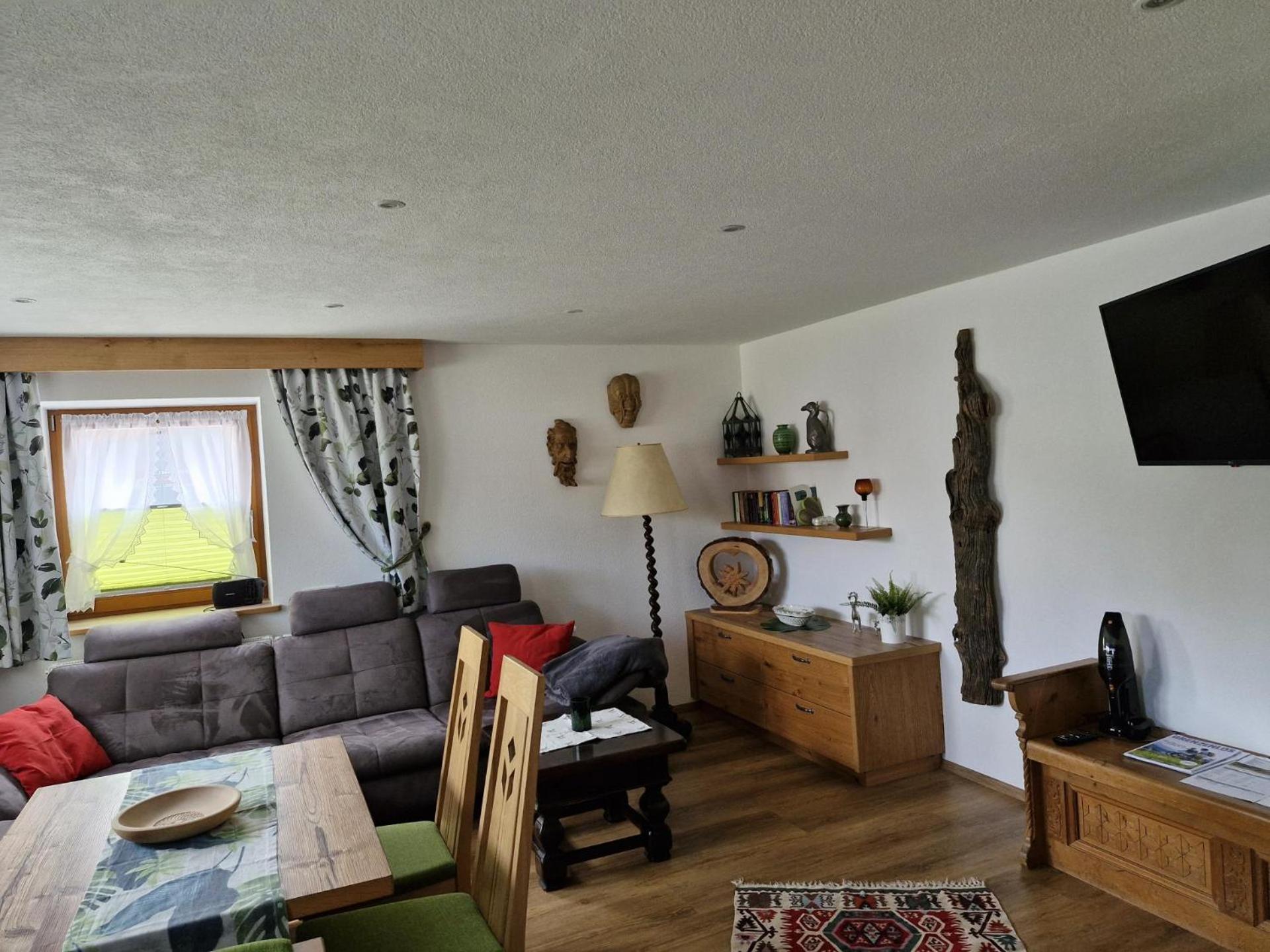 Two-Bedroom Apartment with Mountain View photo 2